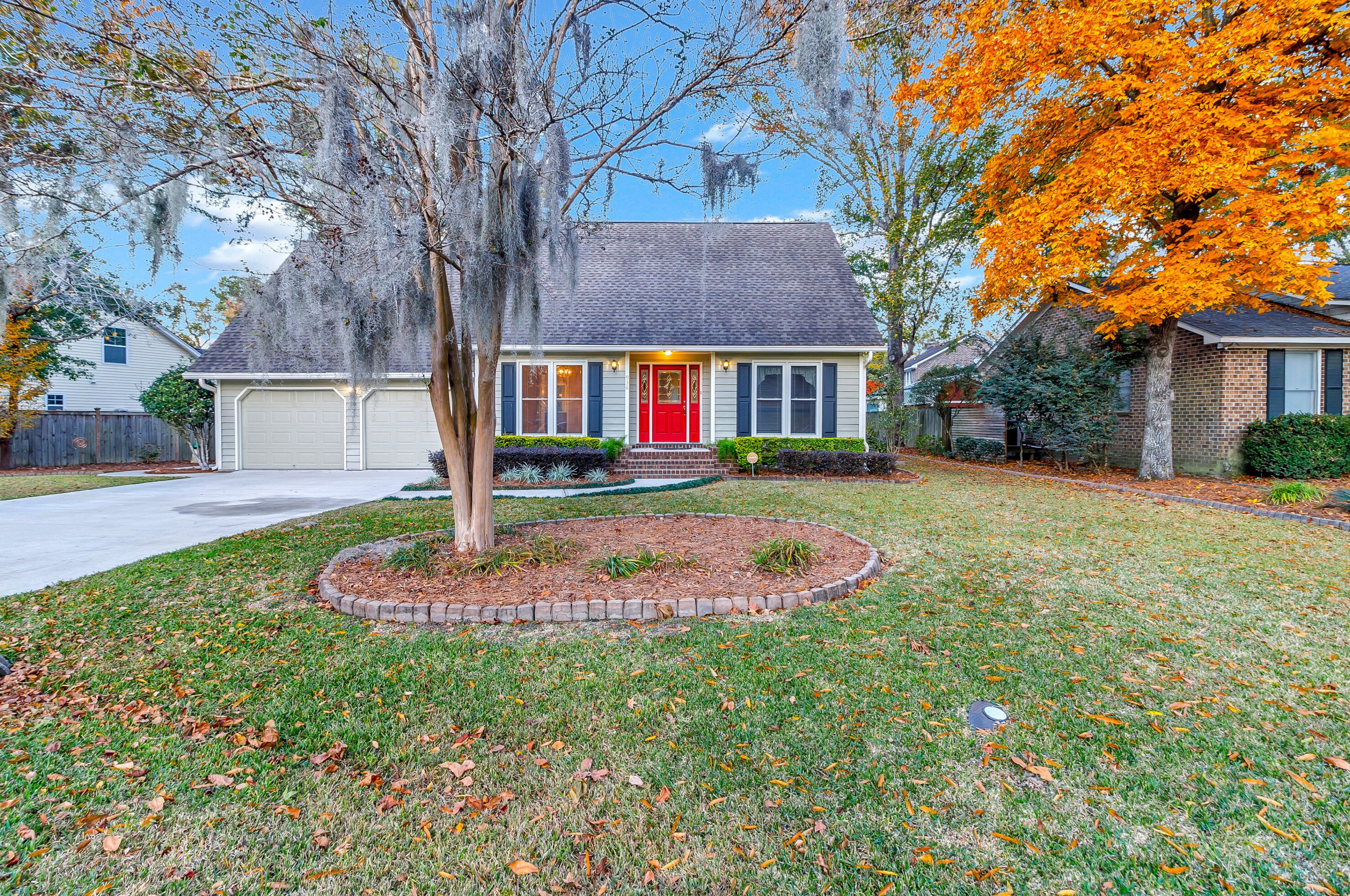 938 Trent St, Charleston, SC 29414-5551