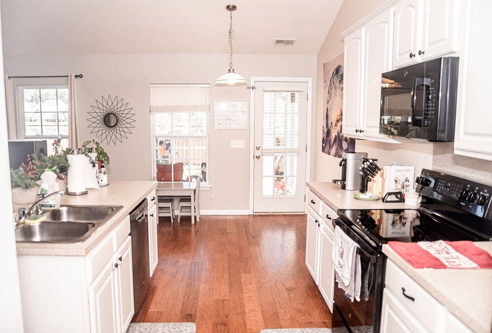 105 Avonshire Dr, Summerville SC  29483-7346 exterior