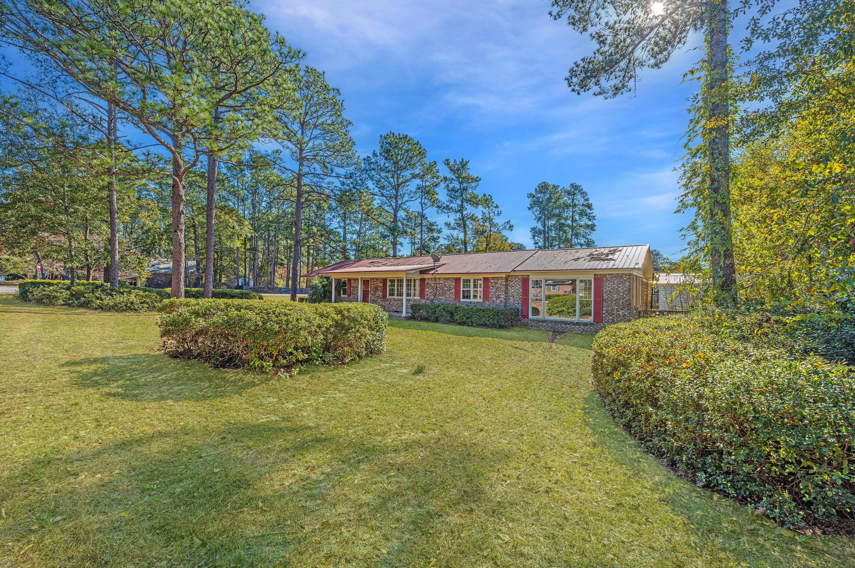 273 Wade Hampton Ave, Walterboro SC  29488-7213 exterior