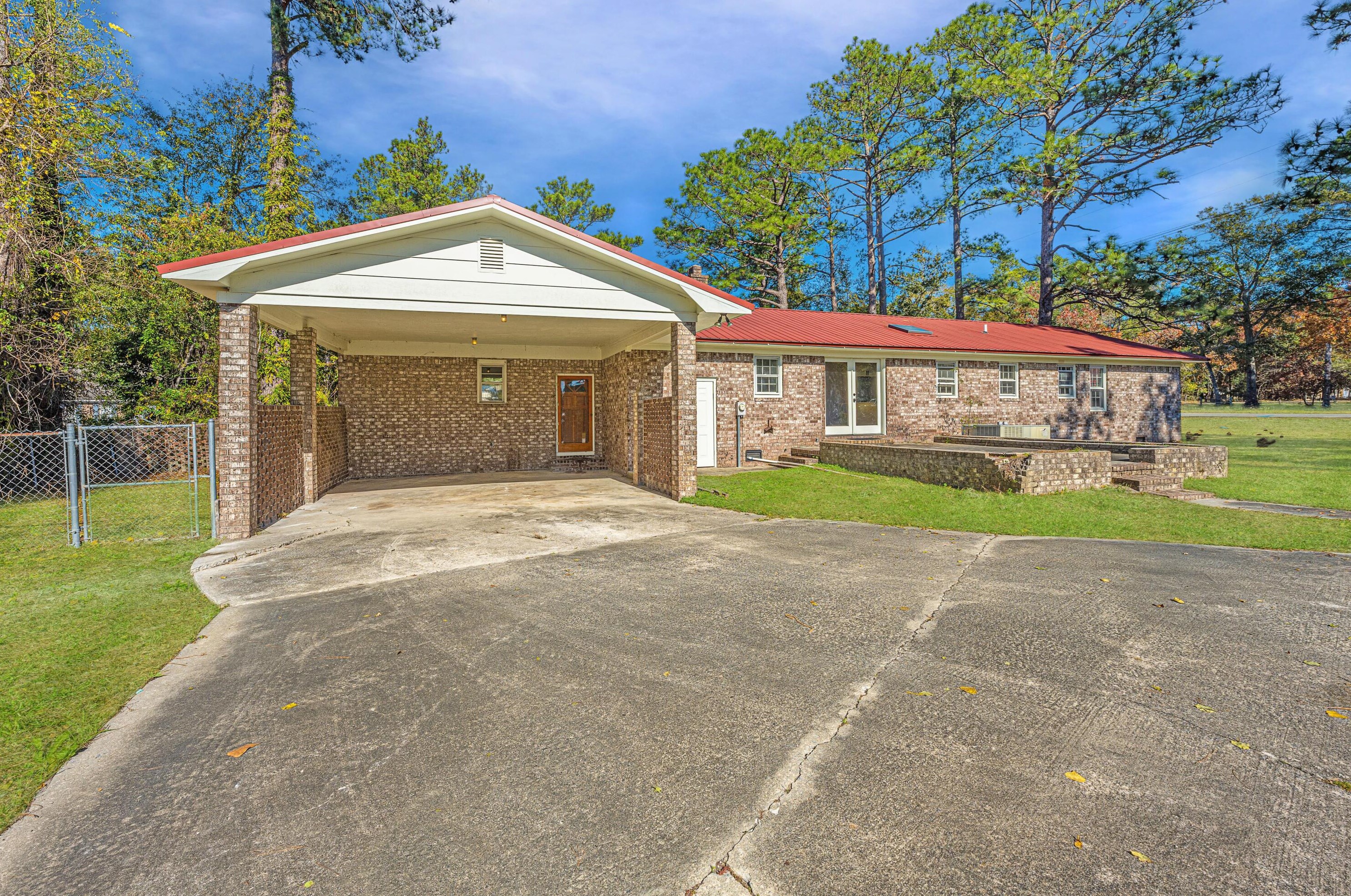 273 Wade Hampton Ave, Walterboro SC  29488-7213 exterior