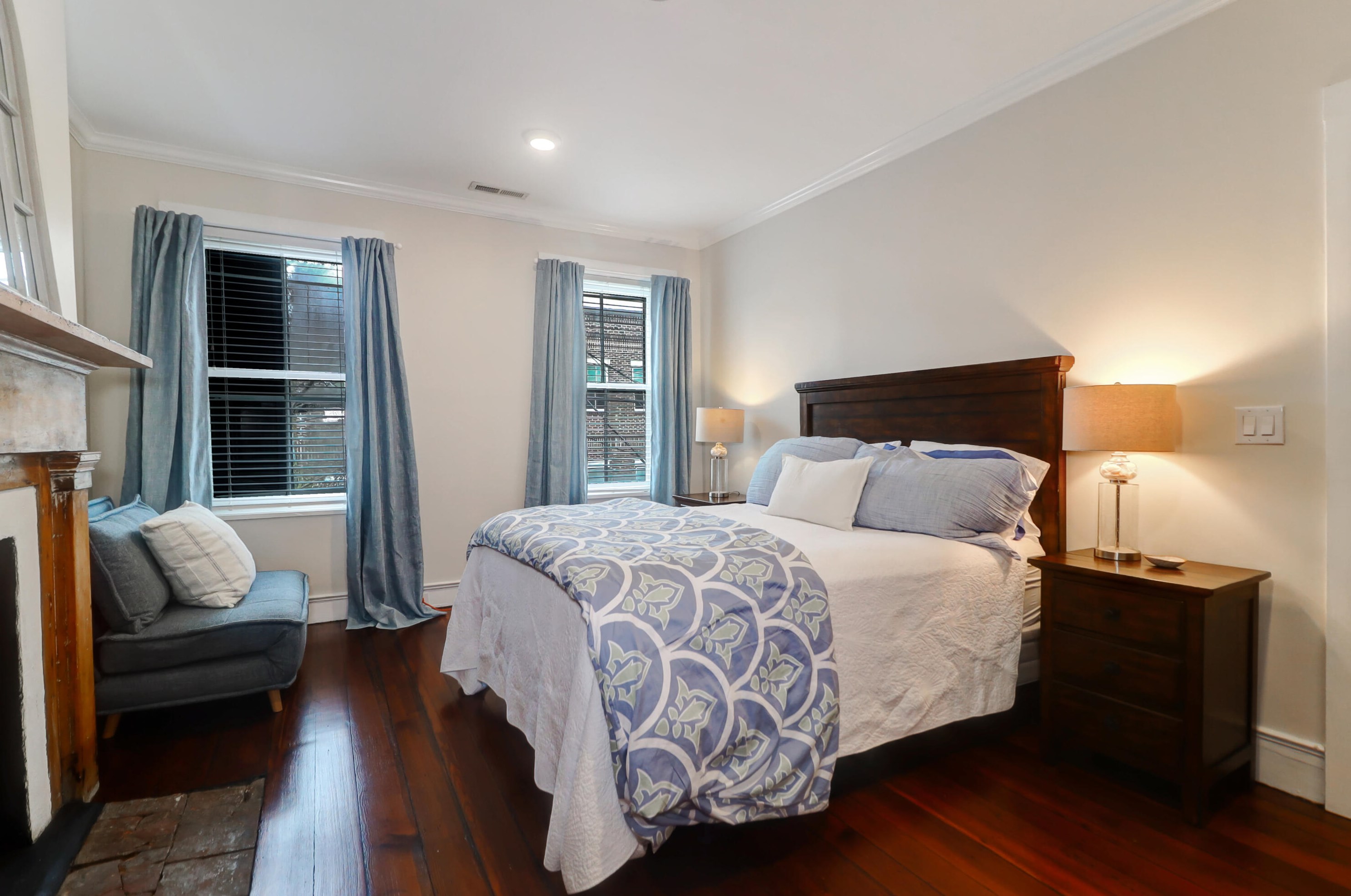 7 Wentworth St, Charleston SC  29401-1625 exterior
