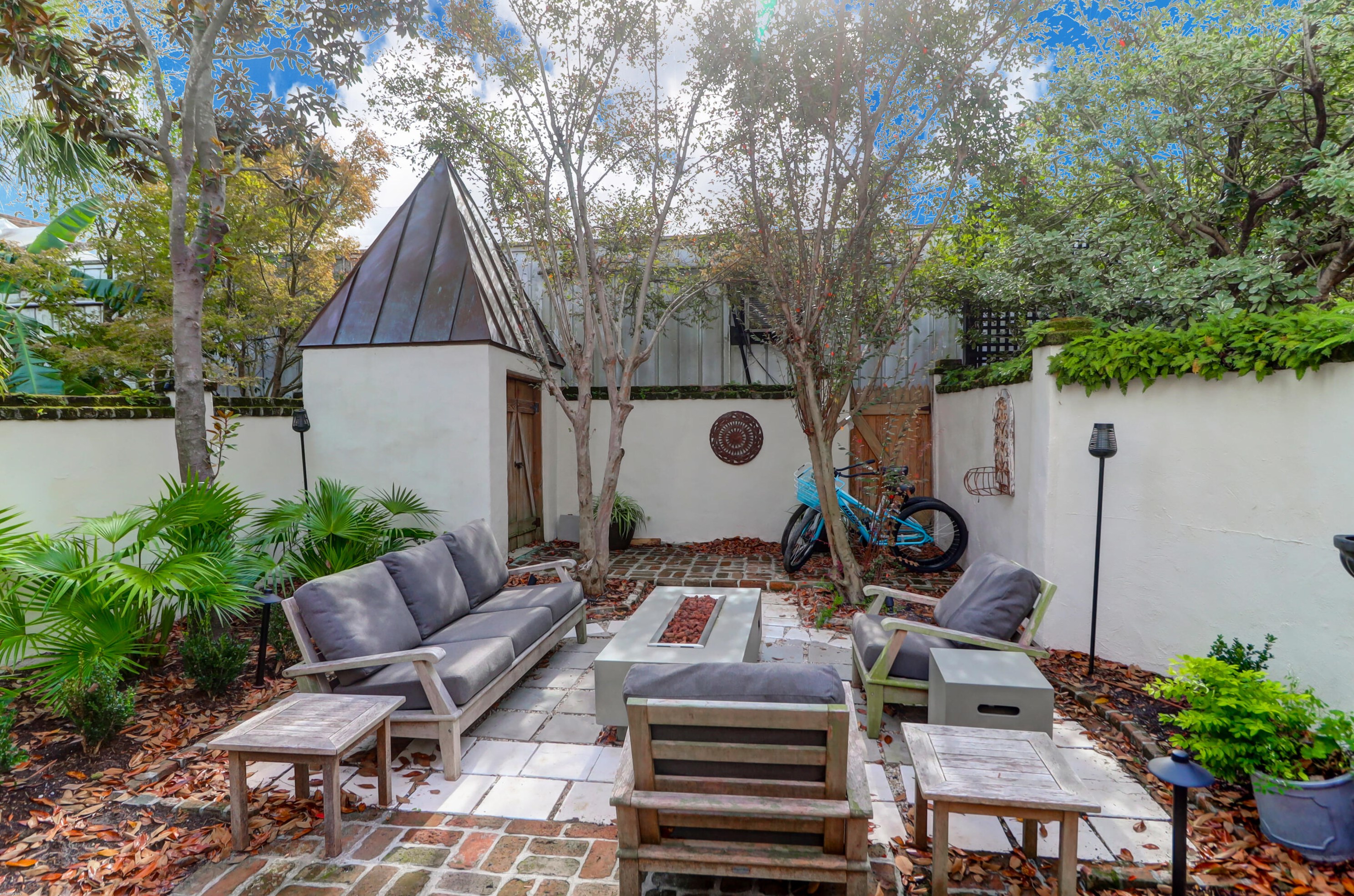 7 Wentworth St, Charleston SC  29401-1625 exterior