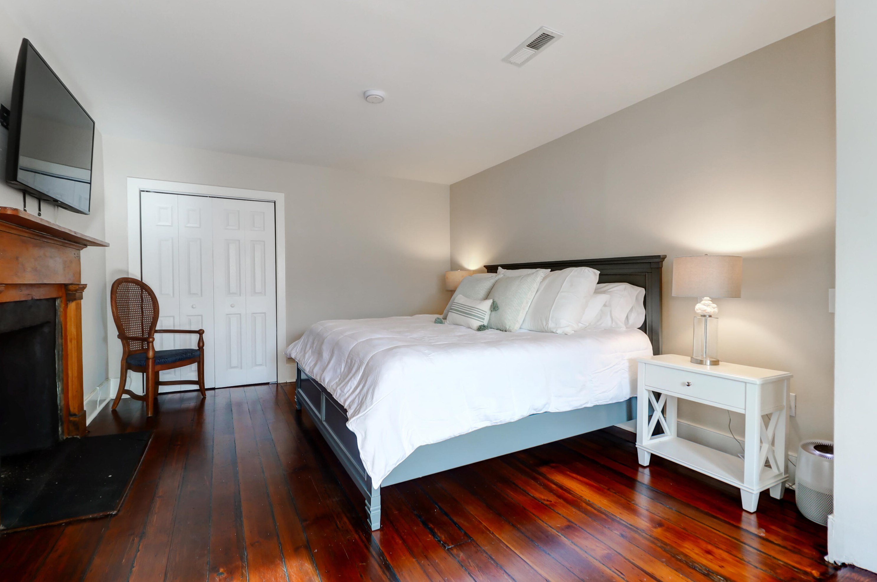 7 Wentworth St, Charleston SC  29401-1625 exterior