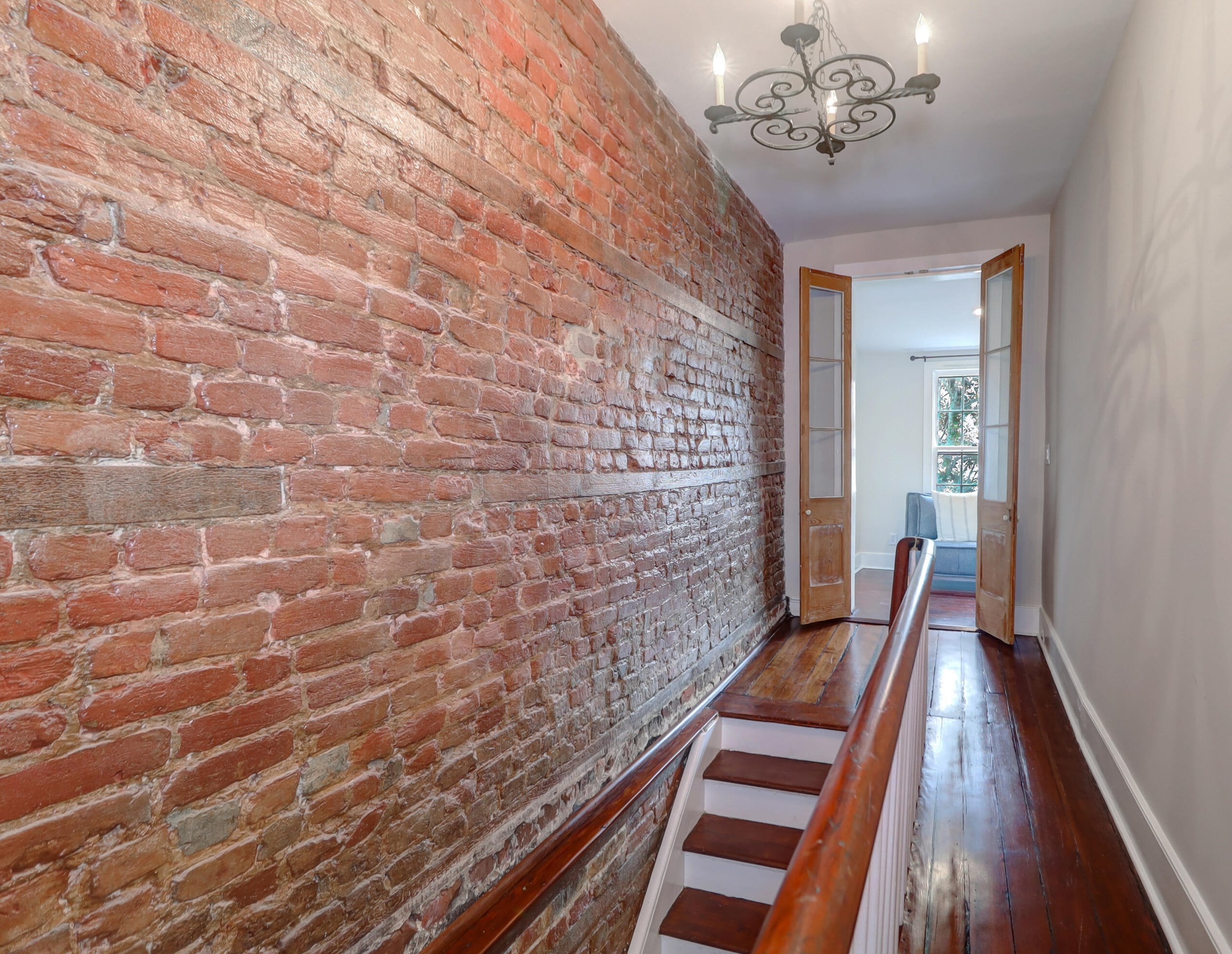 7 Wentworth St, Charleston SC  29401-1625 exterior