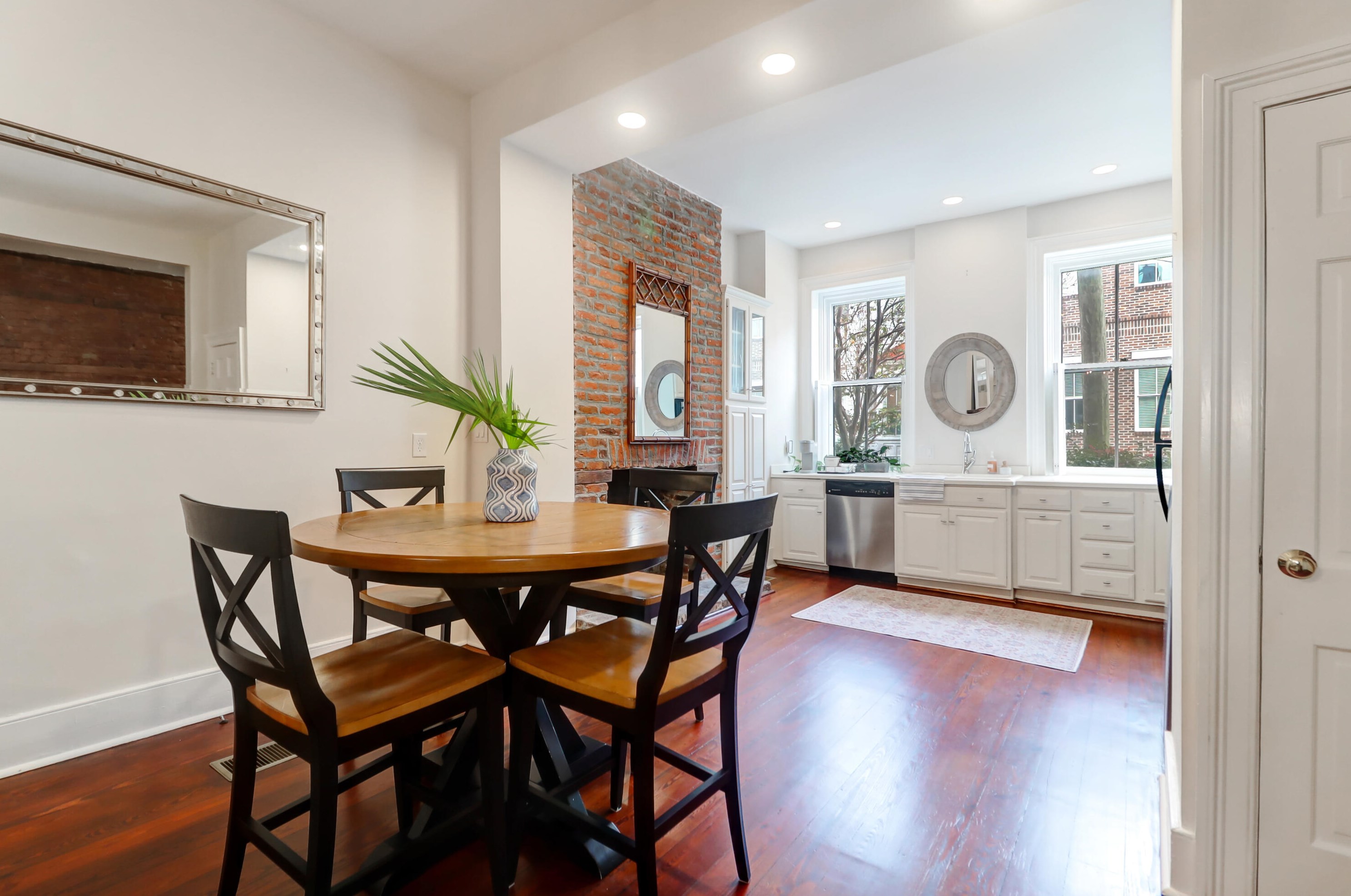 7 Wentworth St, Charleston SC  29401-1625 exterior