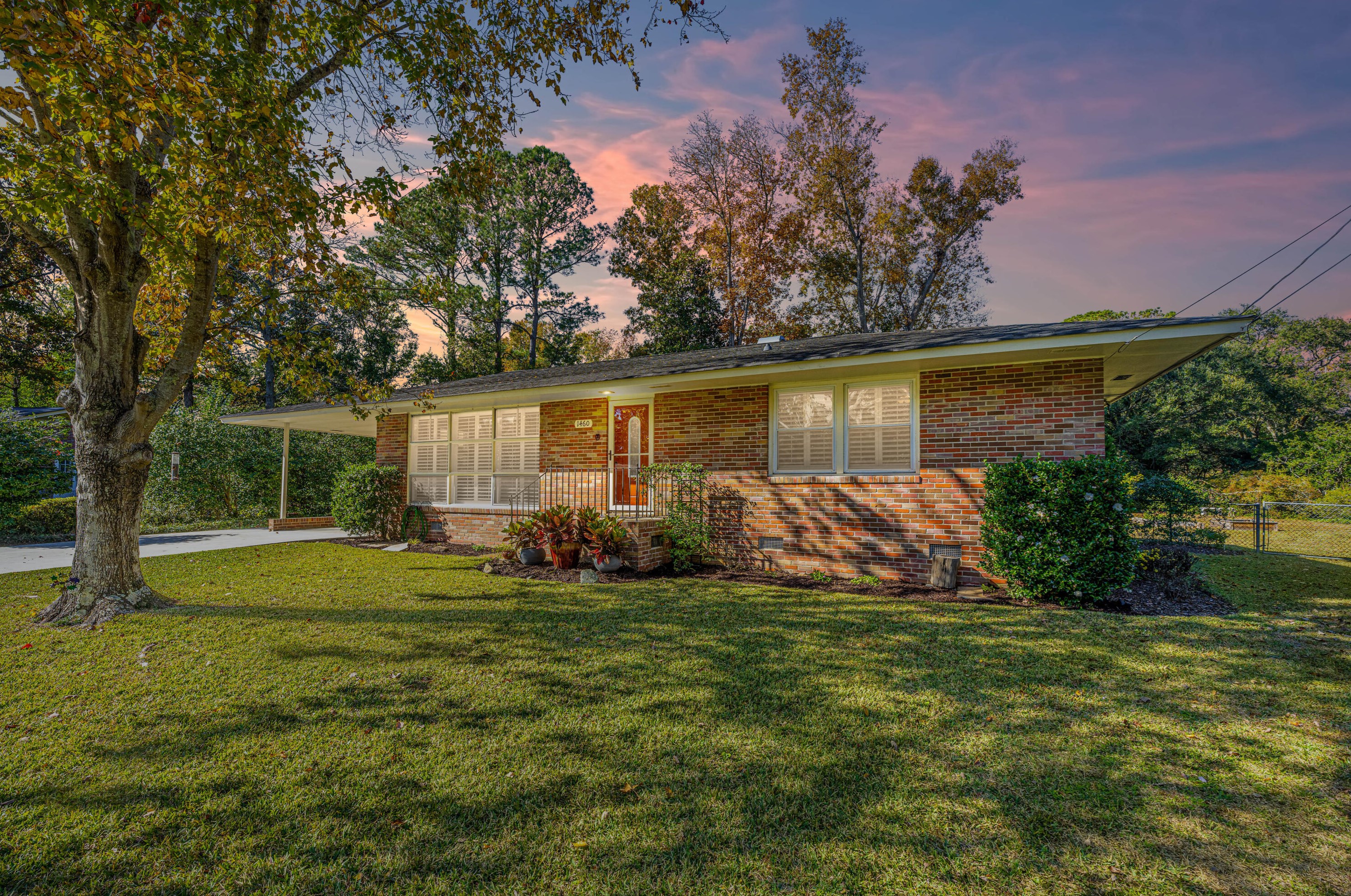 1460 Sherwood Dr, Charleston, SC 29407-6681