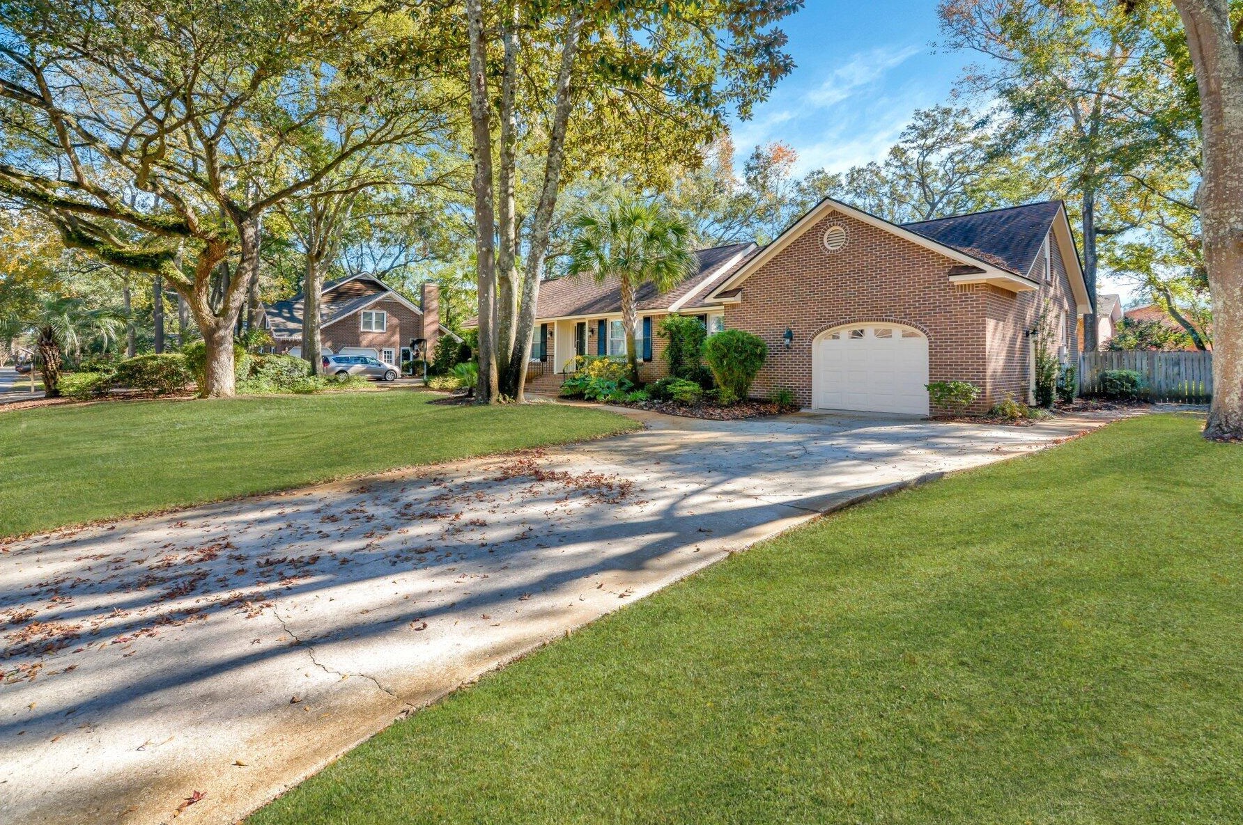 9 Hampton Dr, Charleston, SC 29407-3116