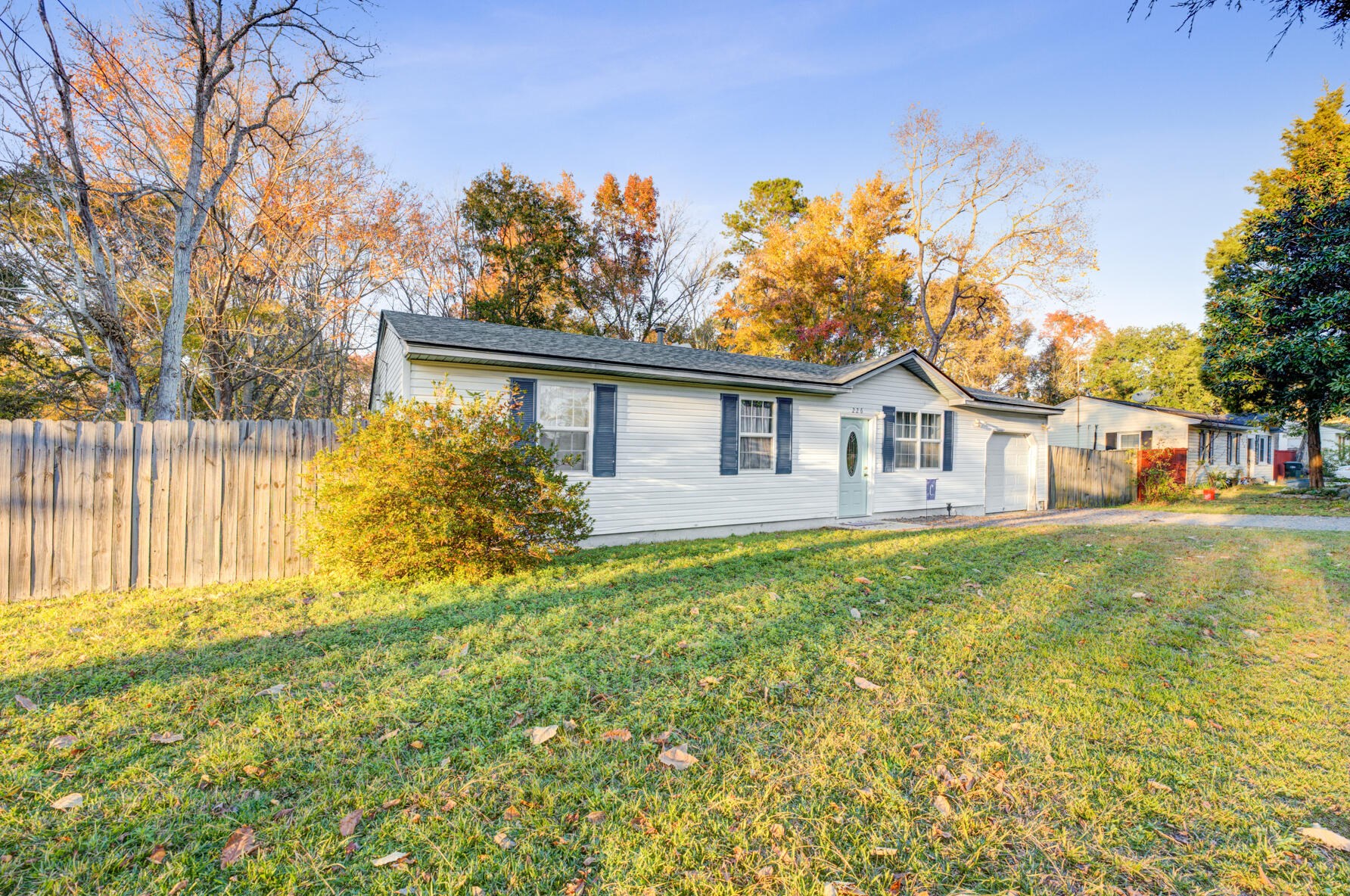 226 Laurel Ave, Charleston, SC 29445-3025