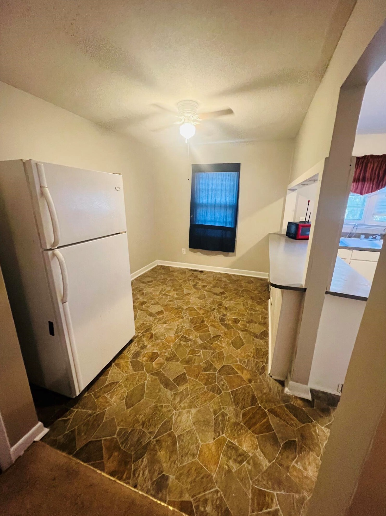 1124 Harristown Rd, Bonneau, SC 29431