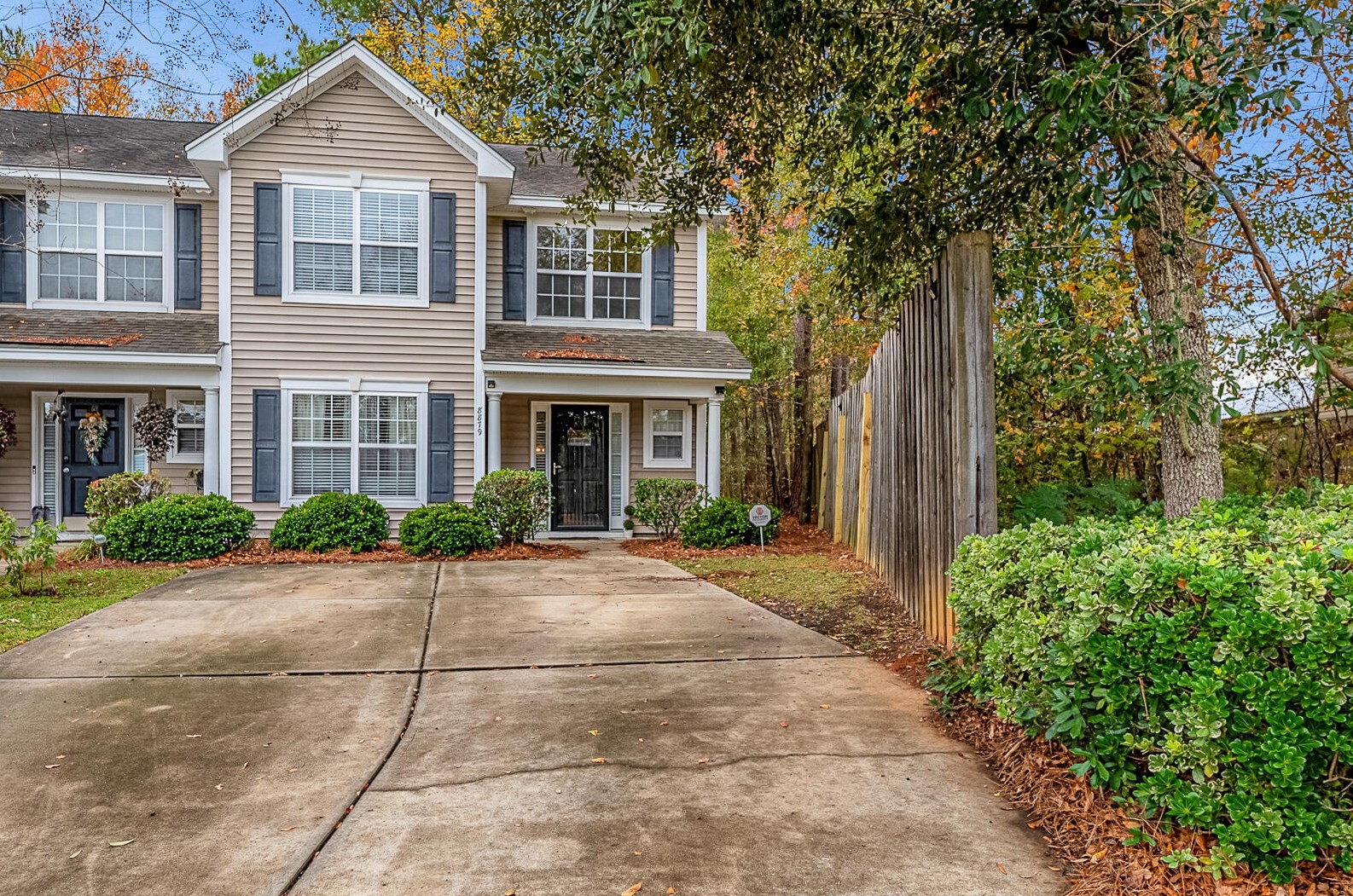 8879 Jenny Lind St, Charleston, SC 29406-8918