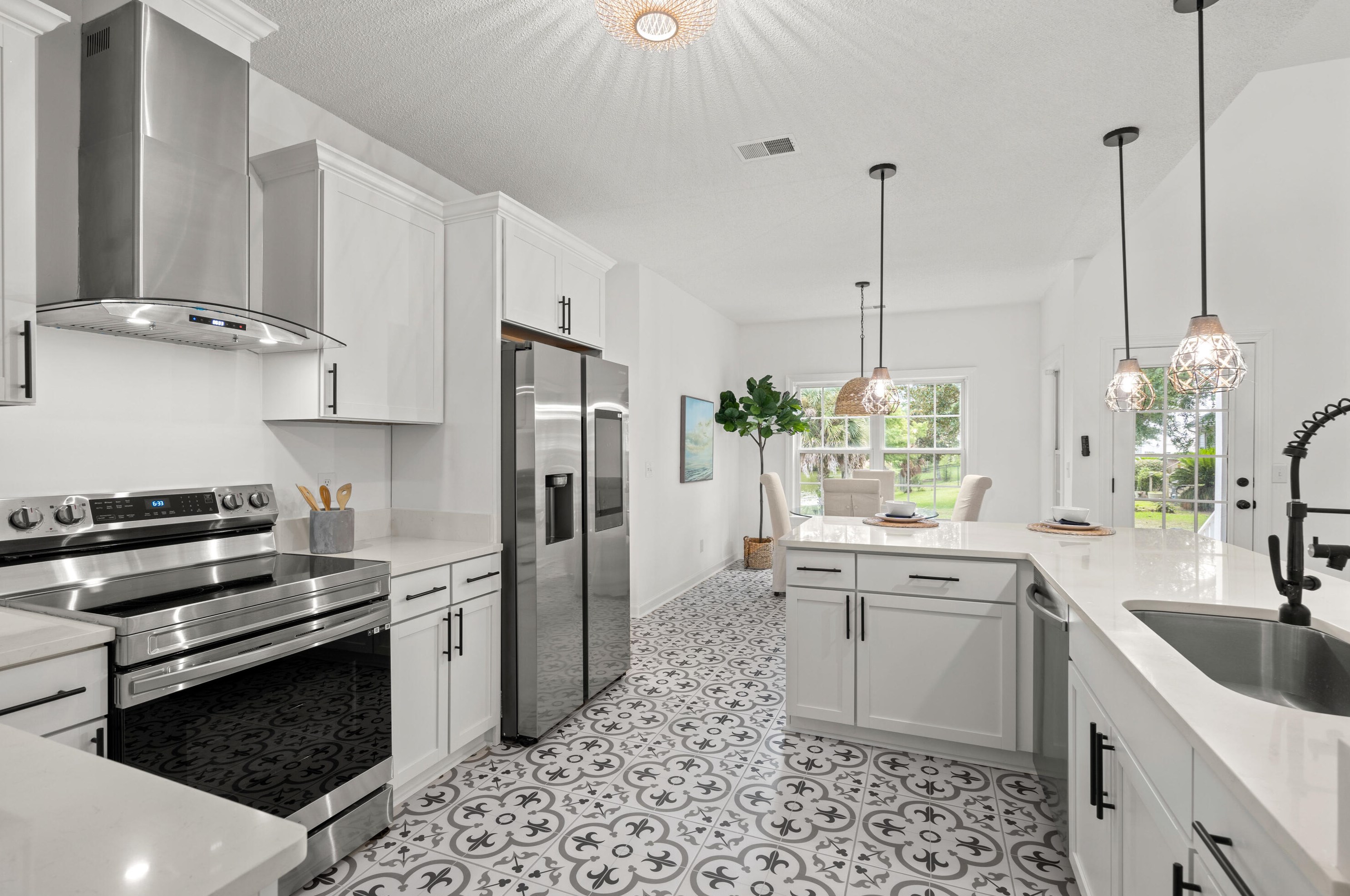 100 Oyster Point Row, Charleston SC  29412-3631 exterior