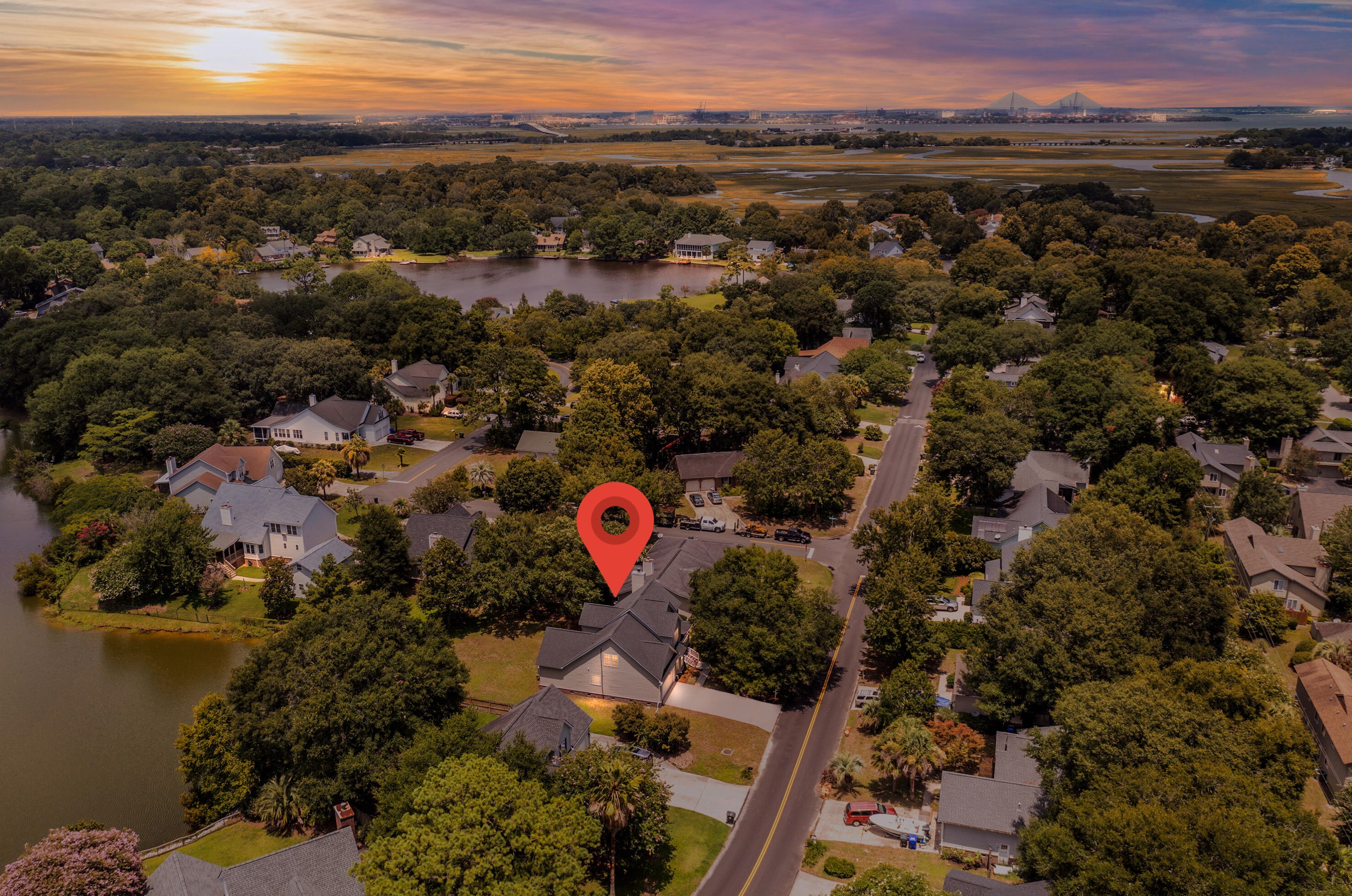 100 Oyster Point Row, Charleston SC  29412-3631 exterior