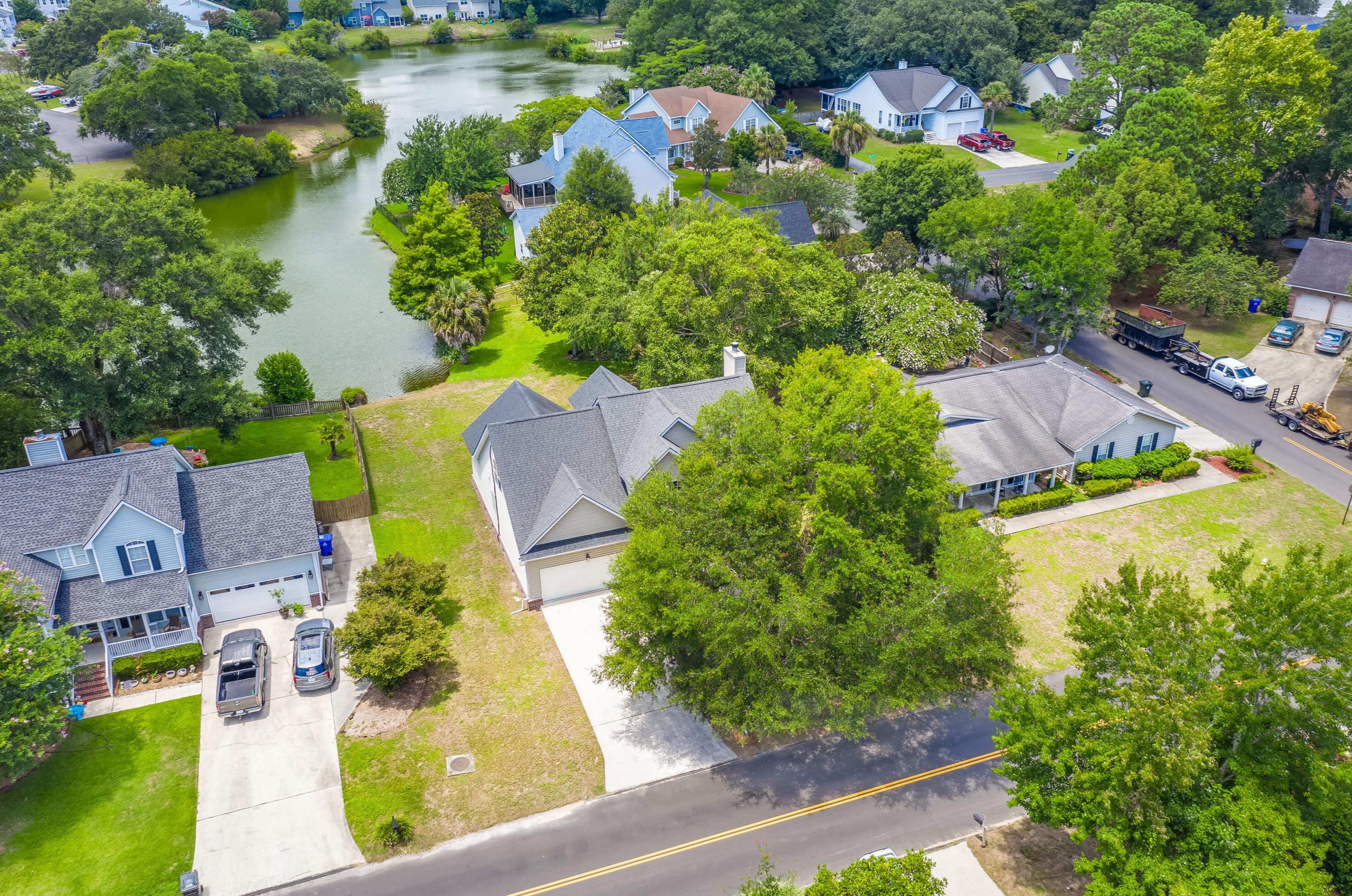 100 Oyster Point Row, Charleston SC  29412-3631 exterior