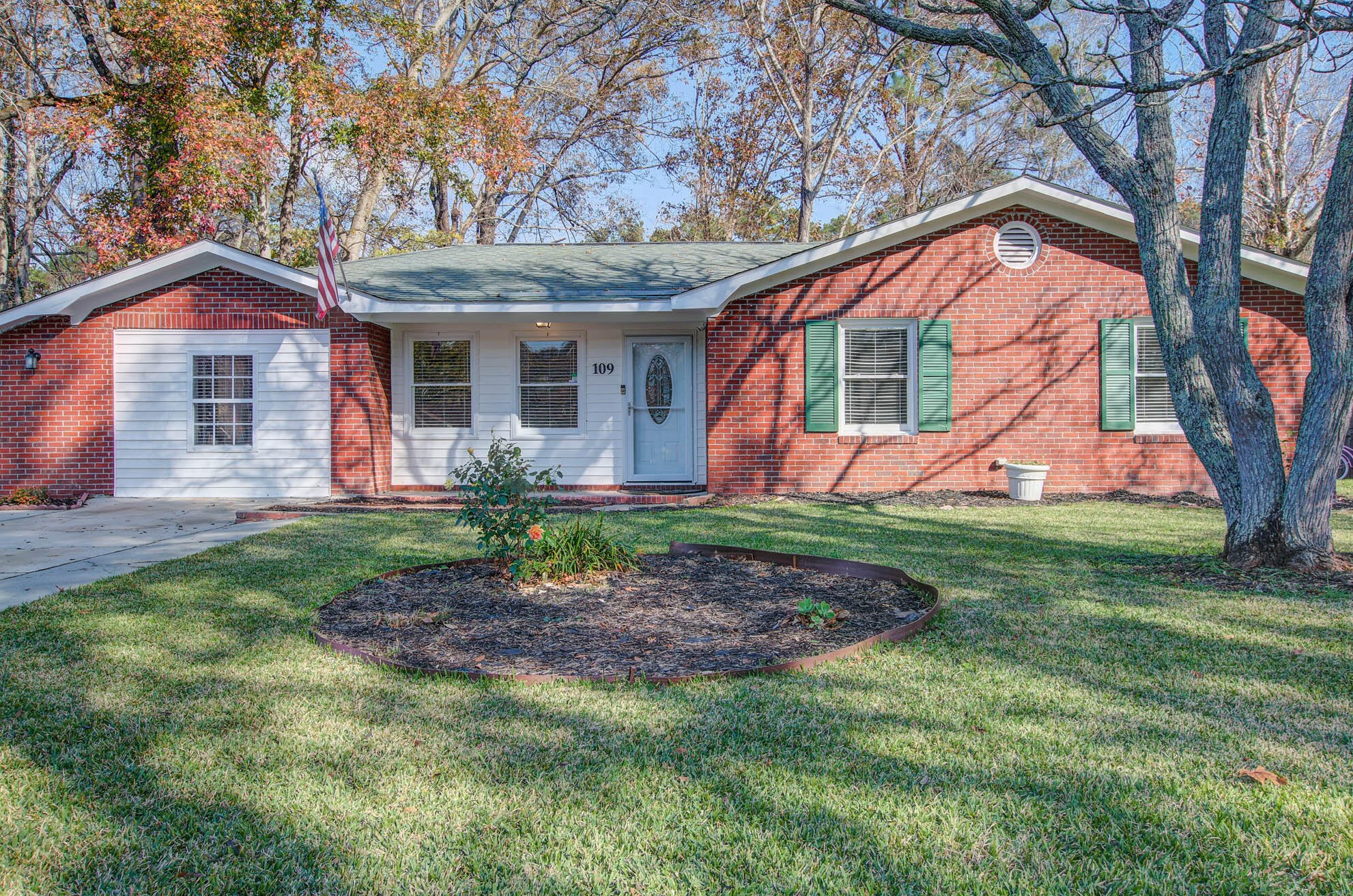 109 Waring Rd, Summerville, SC 29485-8840