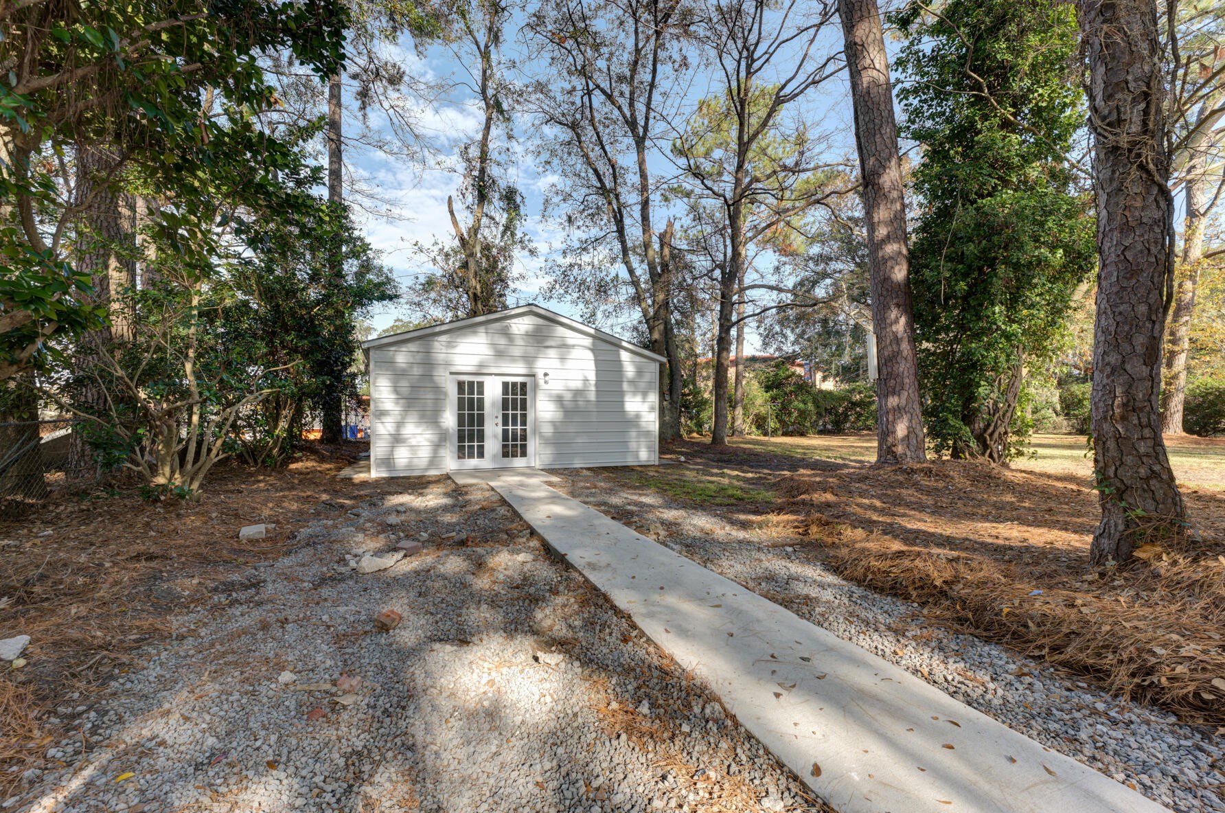 1110 Woodside Dr, Charleston SC  29412-9362 exterior