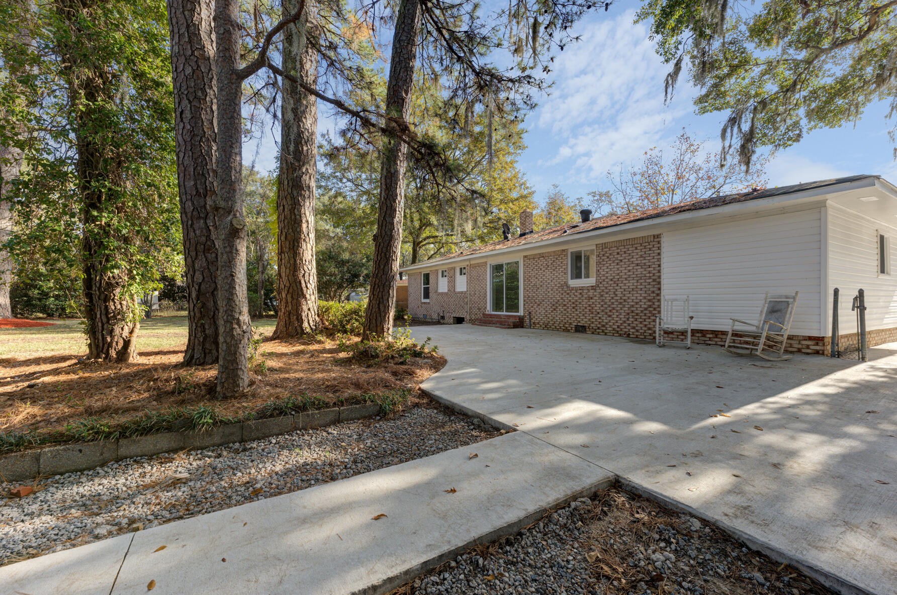 1110 Woodside Dr, Charleston SC  29412-9362 exterior