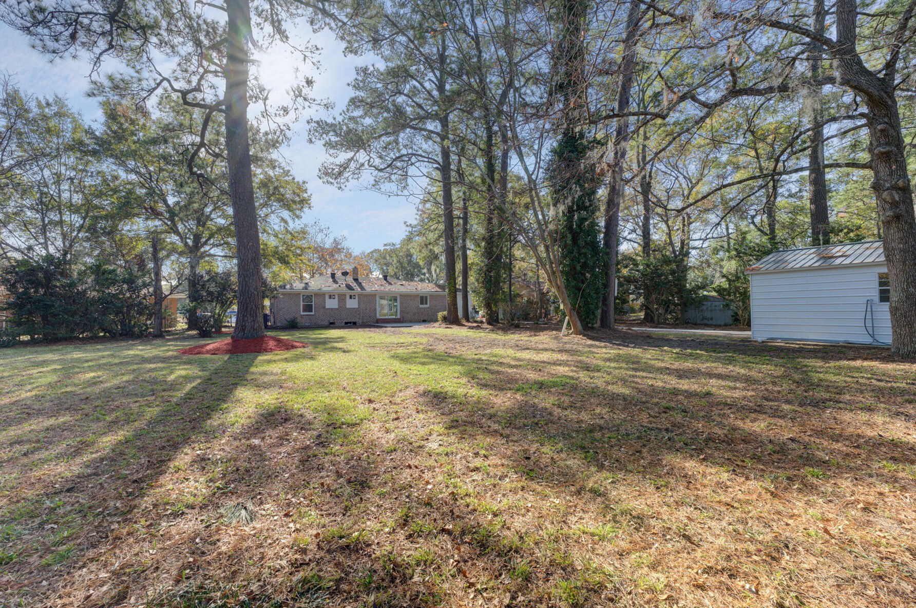 1110 Woodside Dr, Charleston SC  29412-9362 exterior