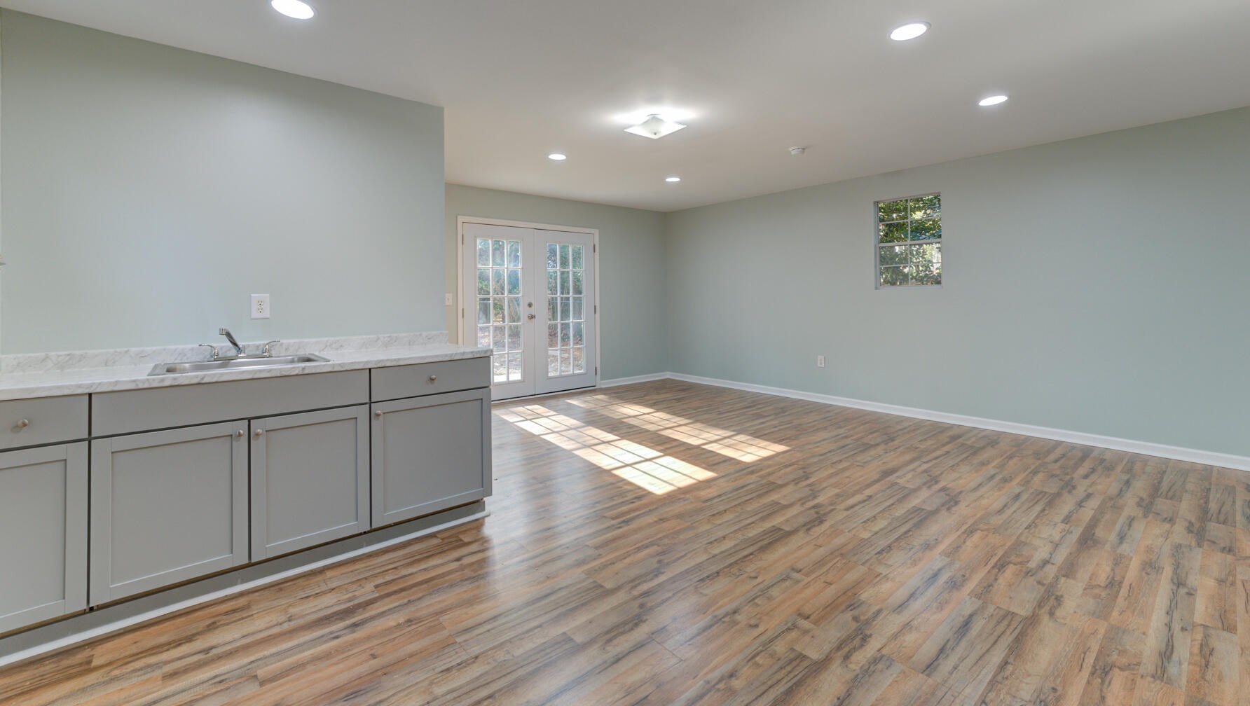 1110 Woodside Dr, Charleston SC  29412-9362 exterior