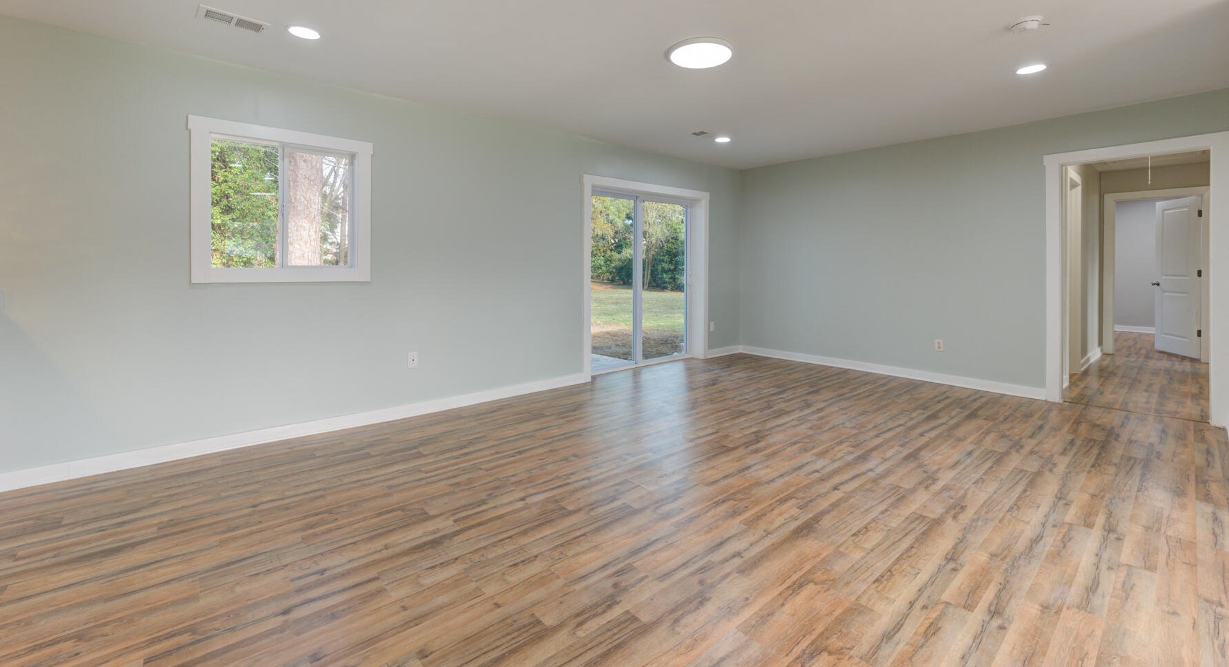 1110 Woodside Dr, Charleston SC  29412-9362 exterior