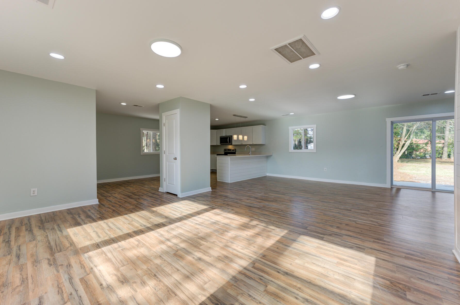 1110 Woodside Dr, Charleston SC  29412-9362 exterior