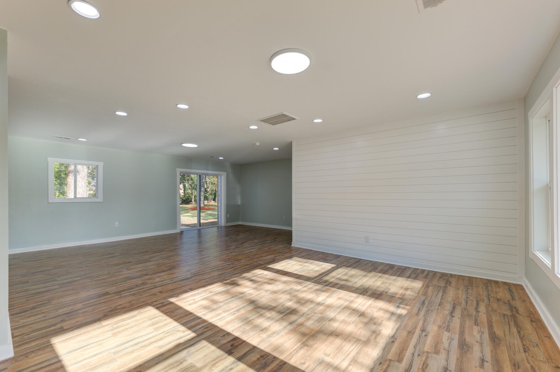 1110 Woodside Dr, Charleston SC  29412-9362 exterior