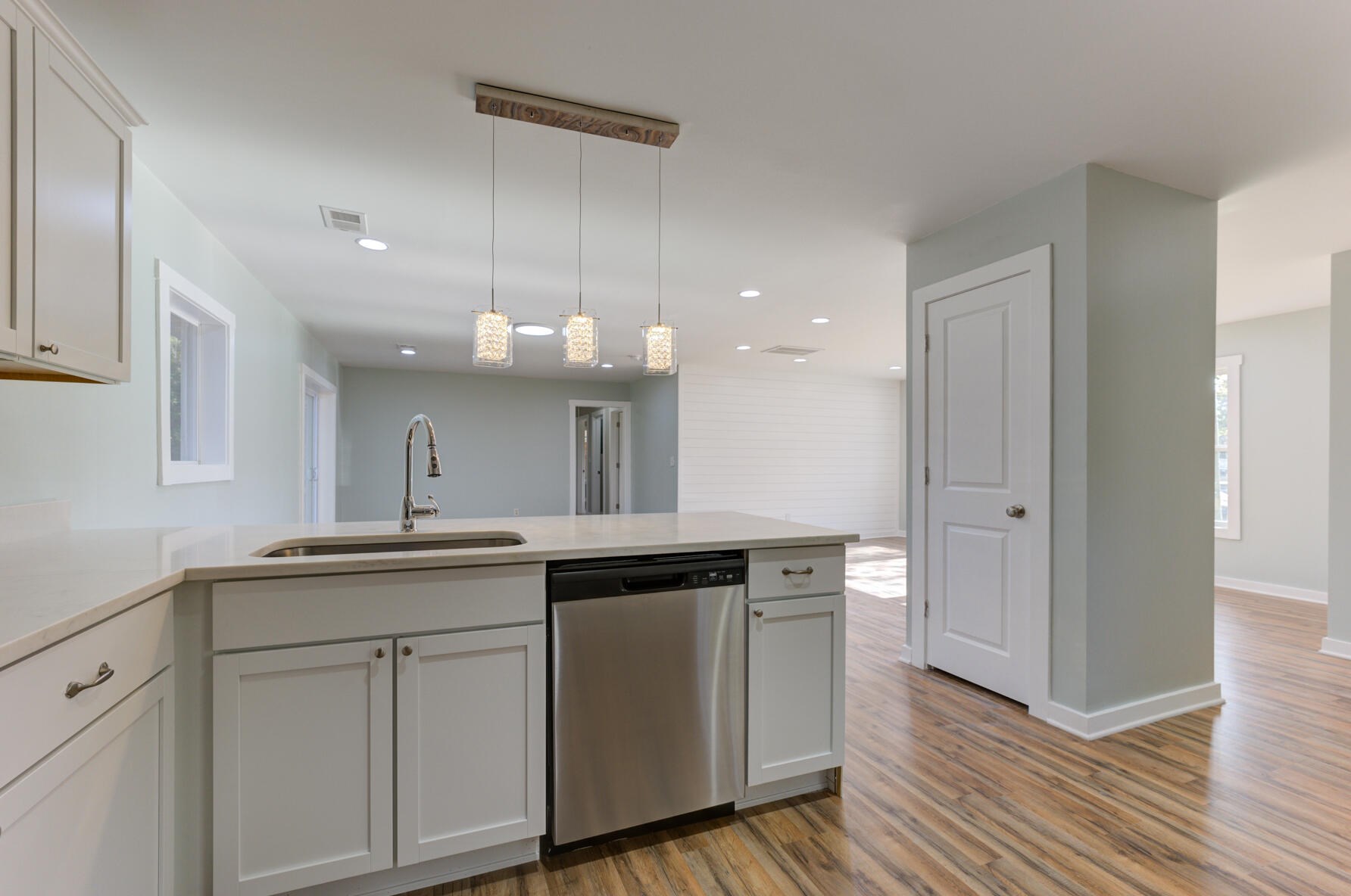 1110 Woodside Dr, Charleston SC  29412-9362 exterior