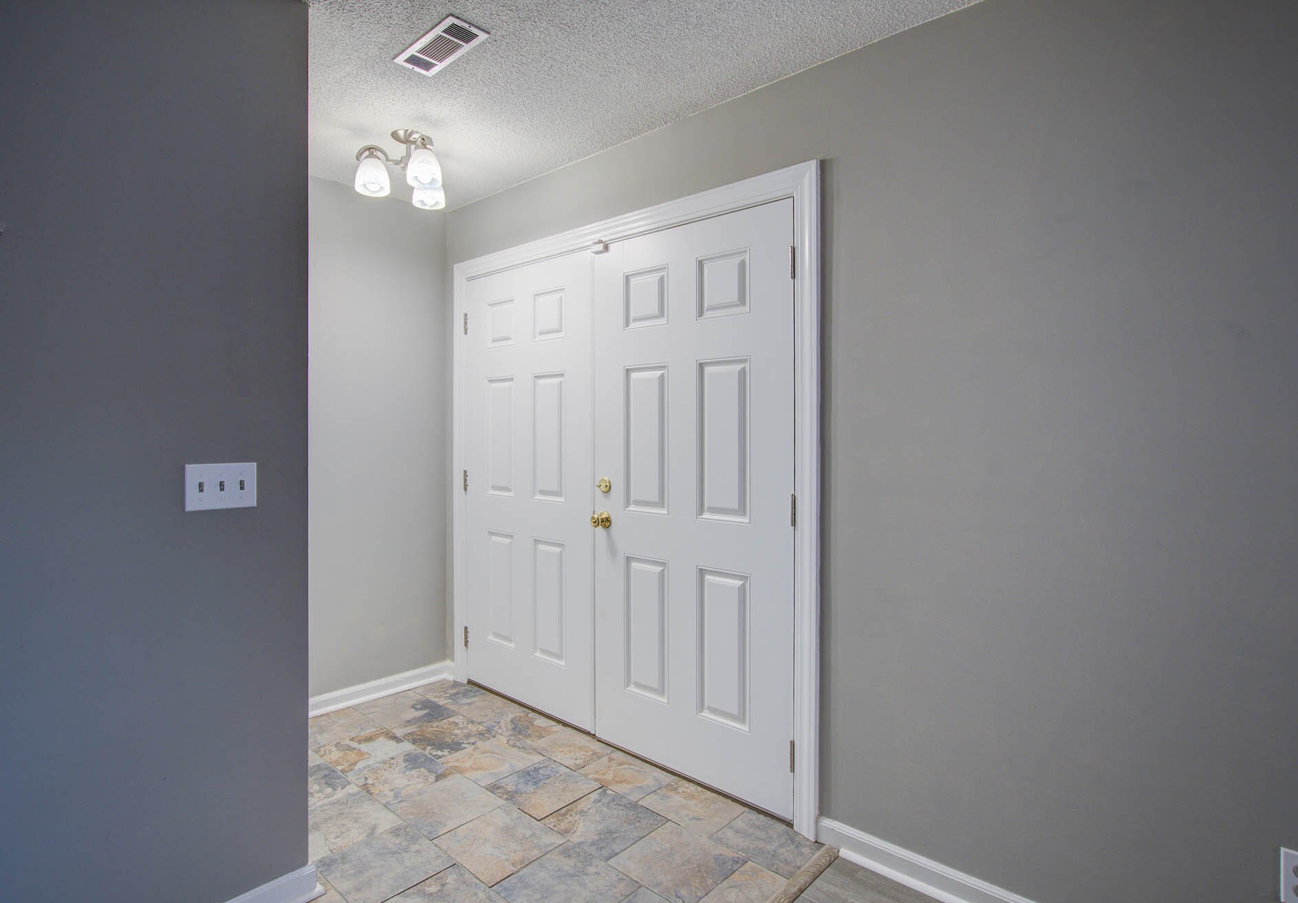 4340 Covington Dr, Charleston SC  29418-5218 exterior