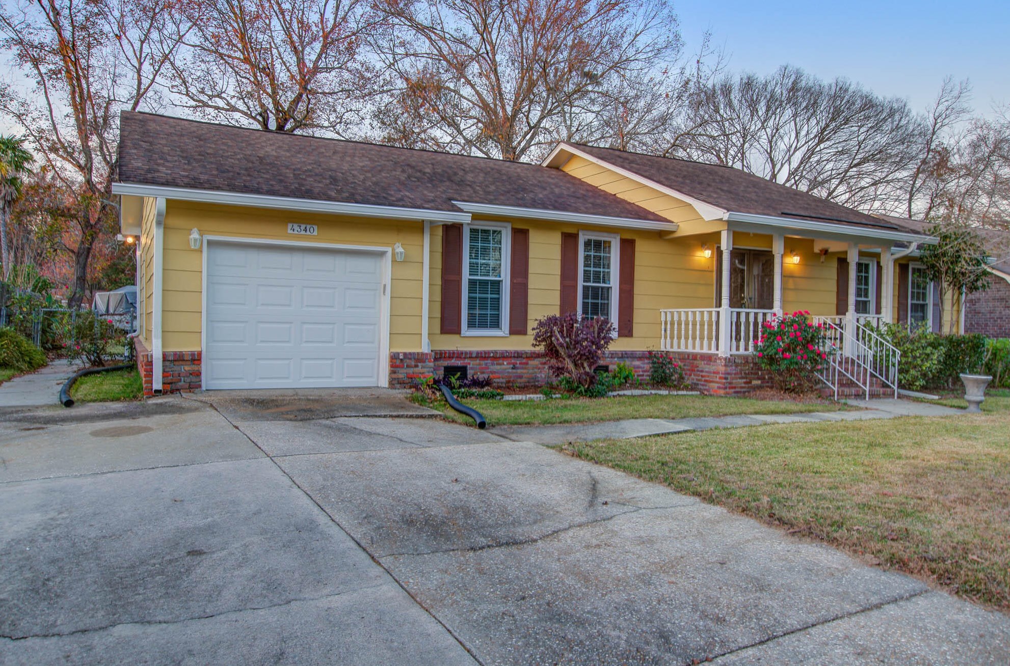 4340 Covington Dr, Charleston SC  29418-5218 exterior