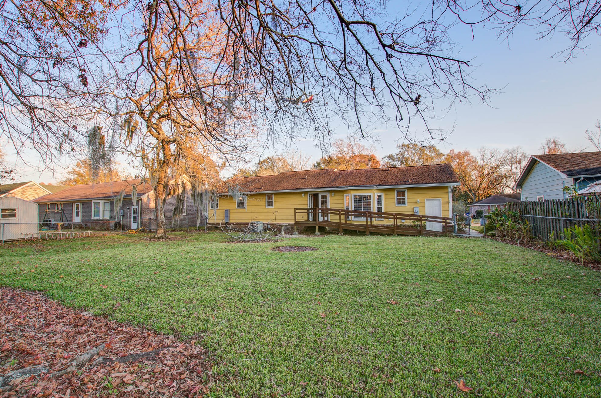 4340 Covington Dr, Charleston SC  29418-5218 exterior