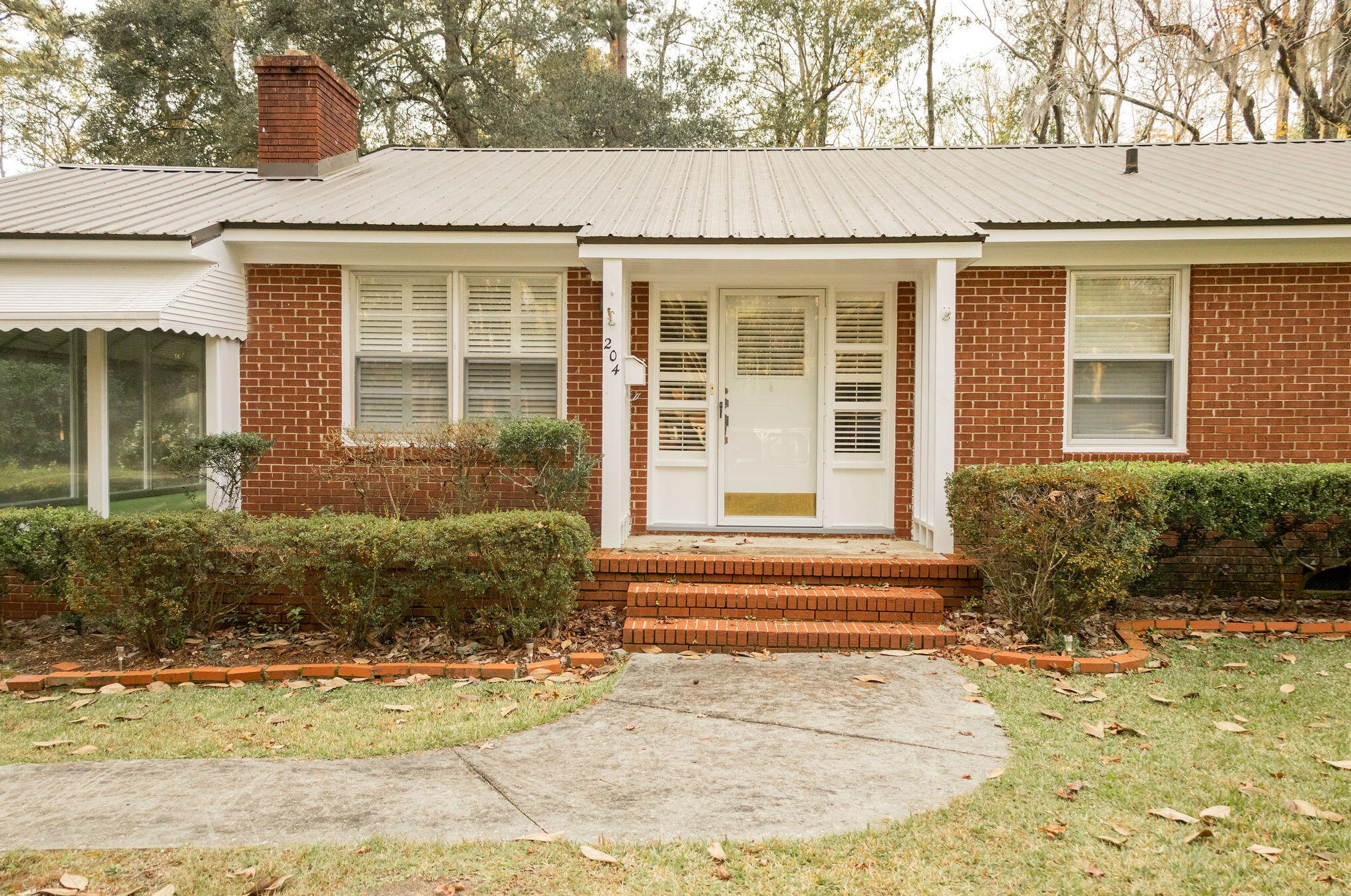 204 Woodlawn St, Walterboro, SC 29488-3646