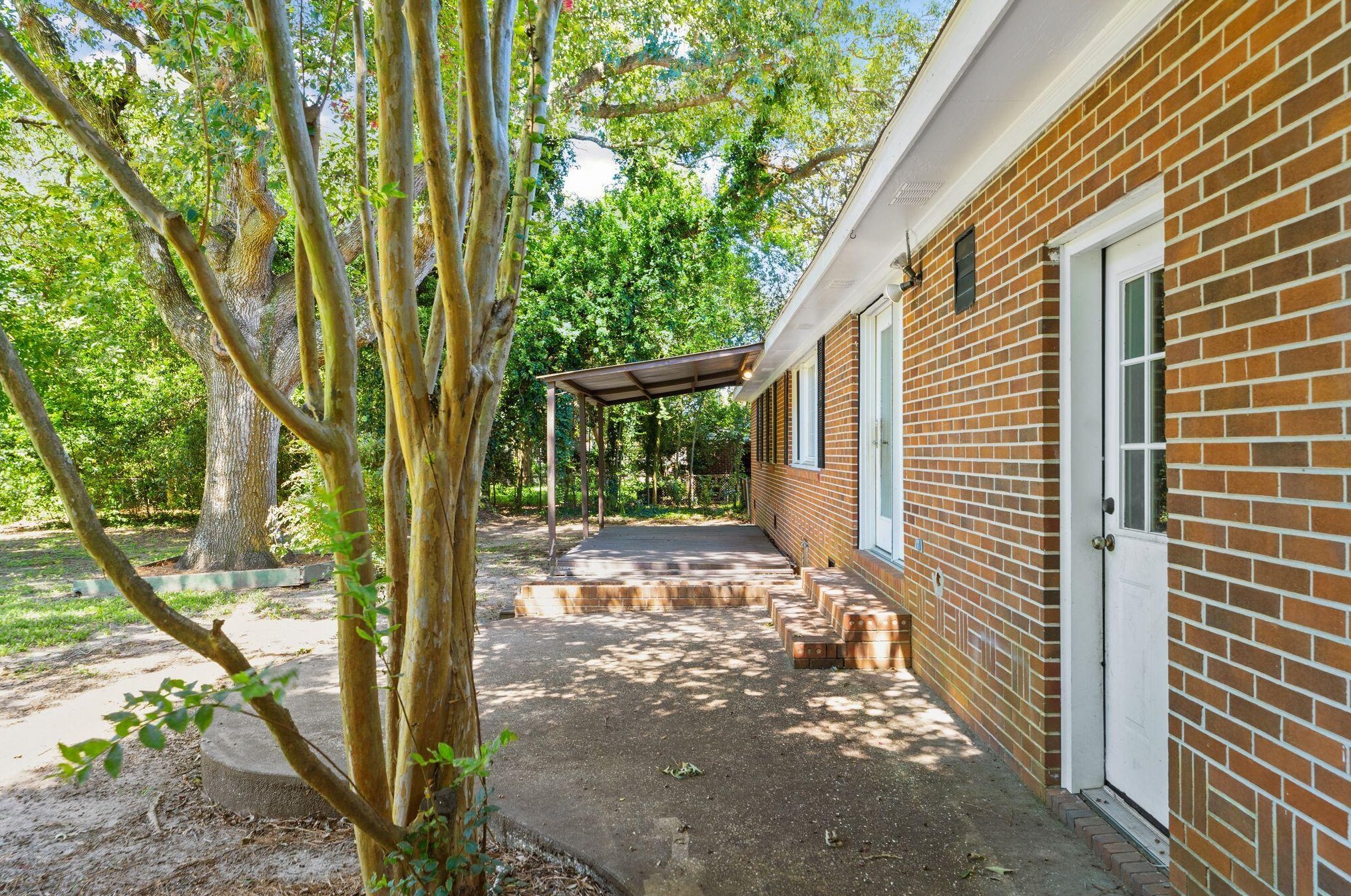723 James Dr, Charleston SC  29412-4212 exterior