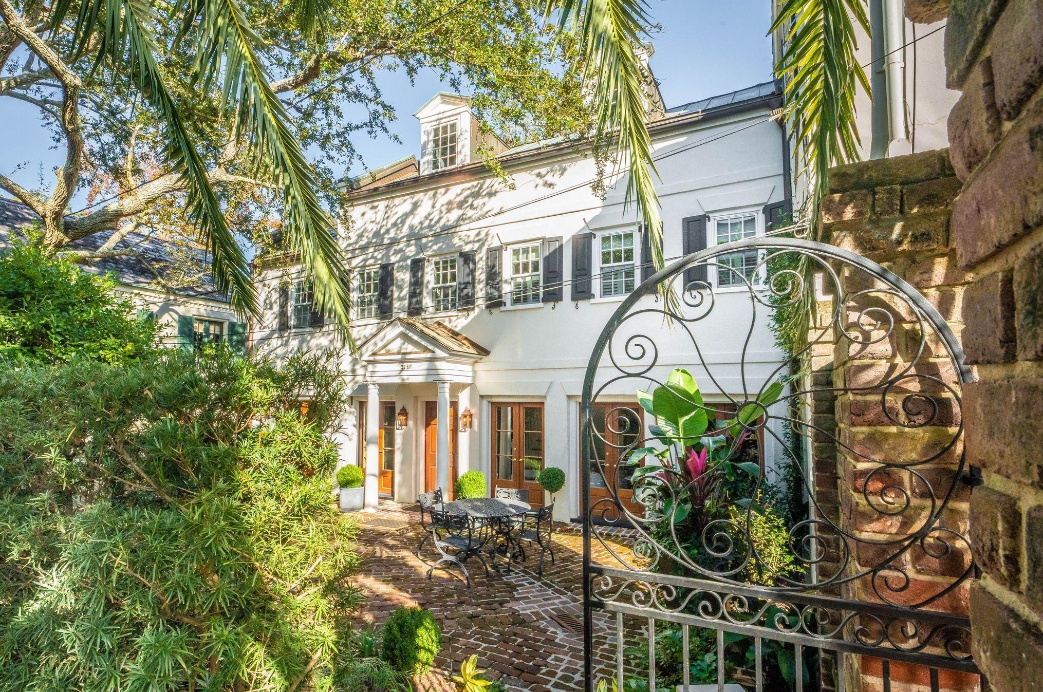 22 Lamboll St, Charleston SC  29401-2315 exterior