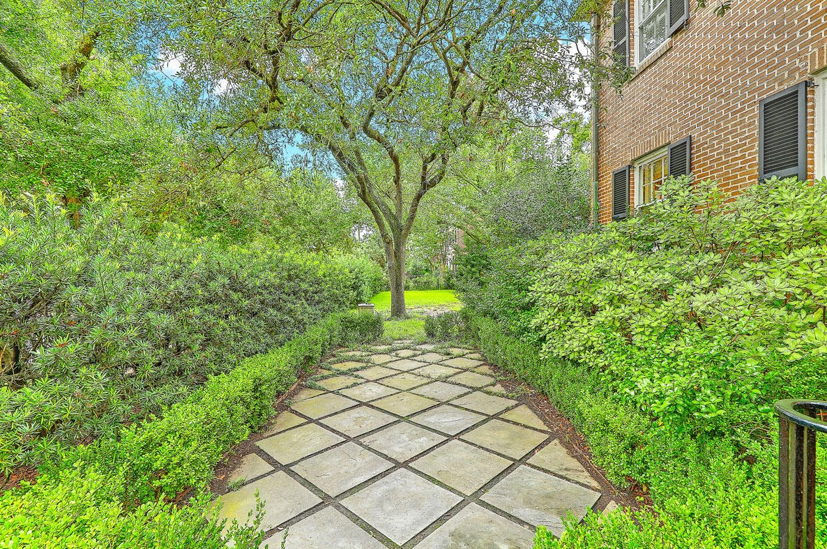 108 Battery St, Charleston SC  29401-2320 exterior