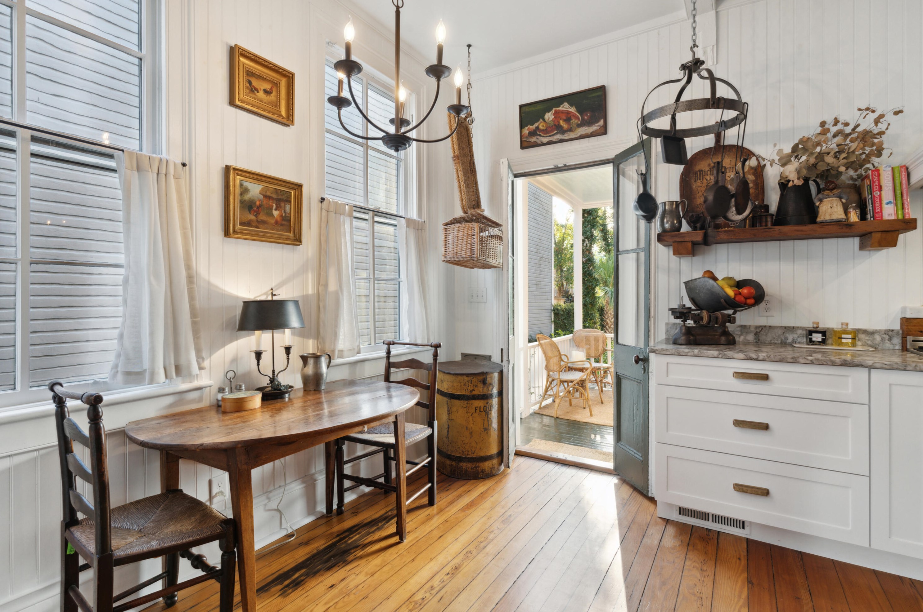27 Gadsden St, Charleston SC  29401-1205 exterior