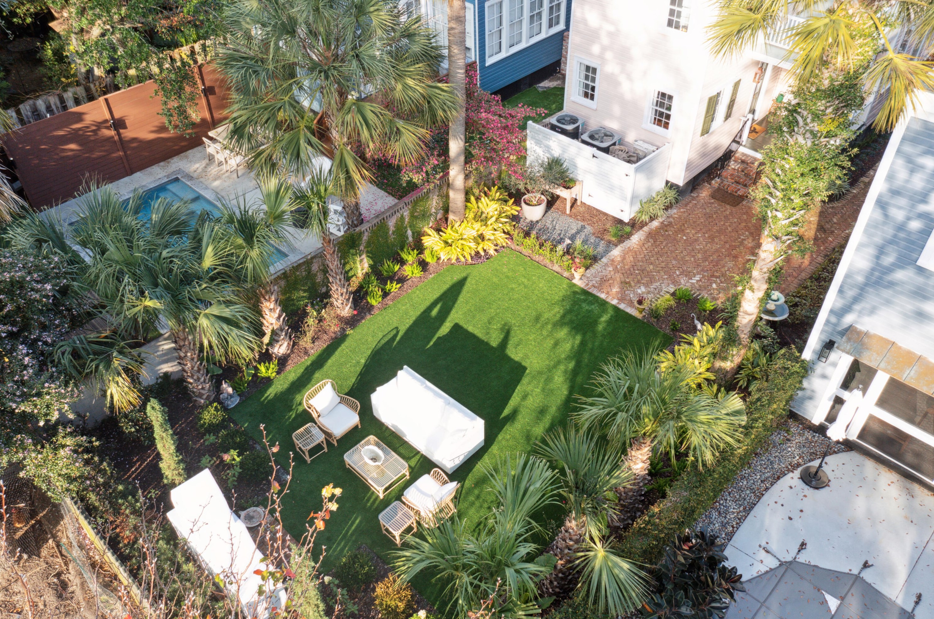 27 Gadsden St, Charleston SC  29401-1205 exterior
