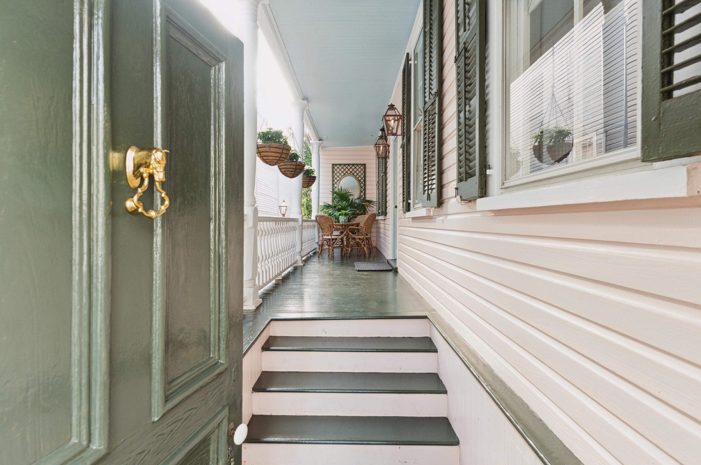 27 Gadsden St, Charleston SC  29401-1205 exterior