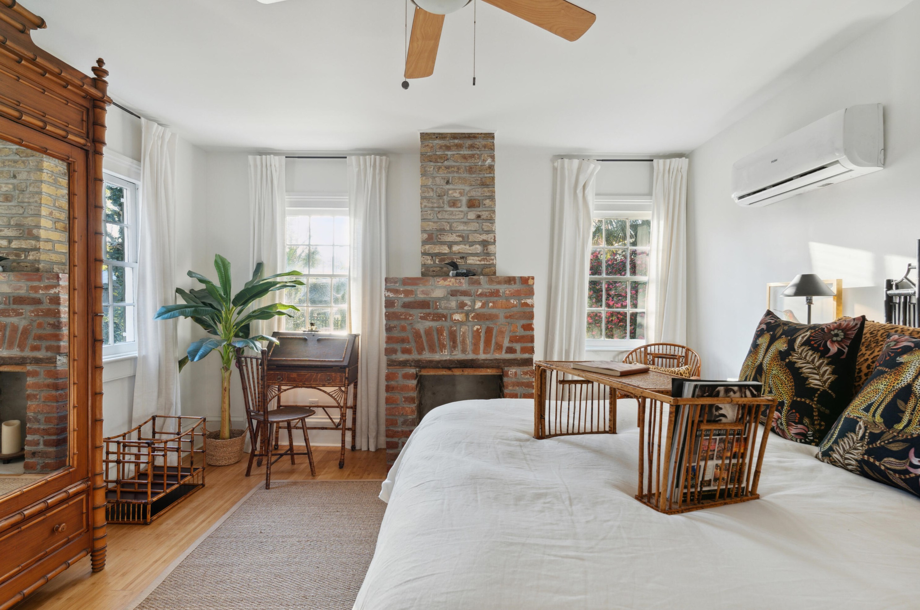 27 Gadsden St, Charleston SC  29401-1205 exterior