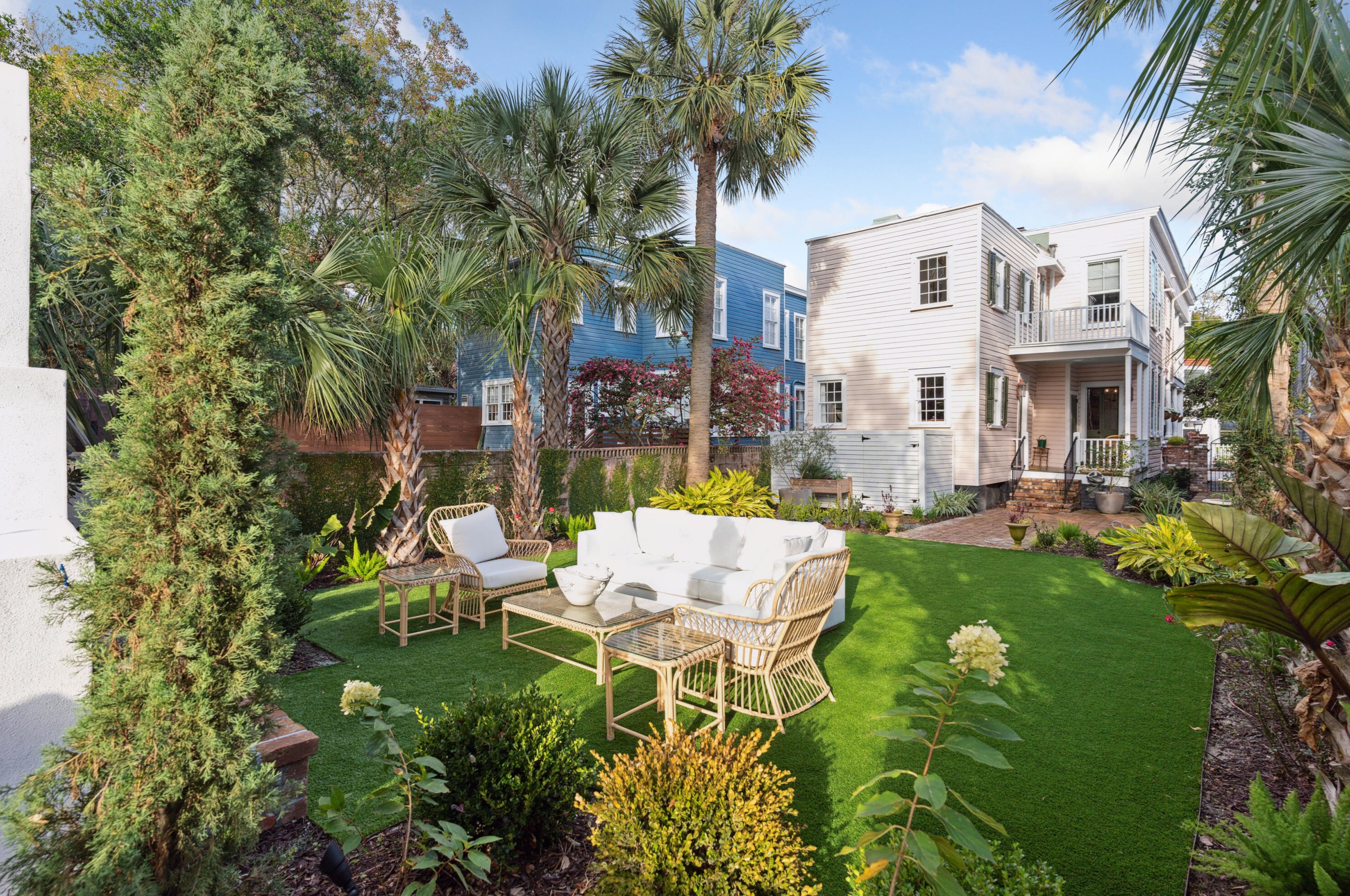 27 Gadsden St, Charleston SC  29401-1205 exterior