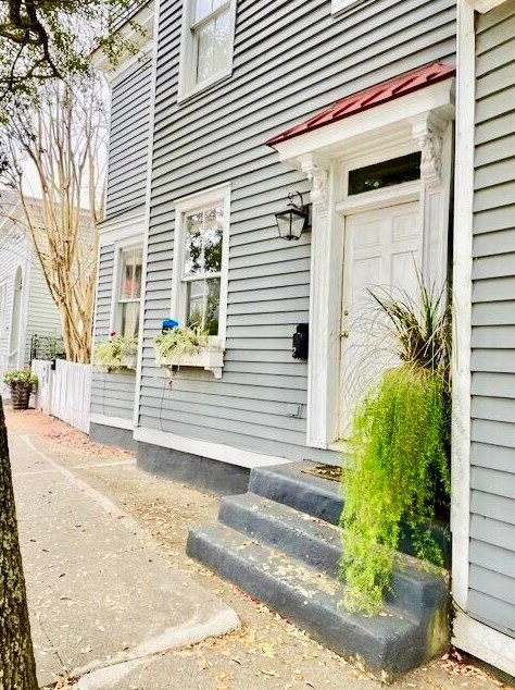 25 Chapel St Apt 2, Charleston, SC 29403