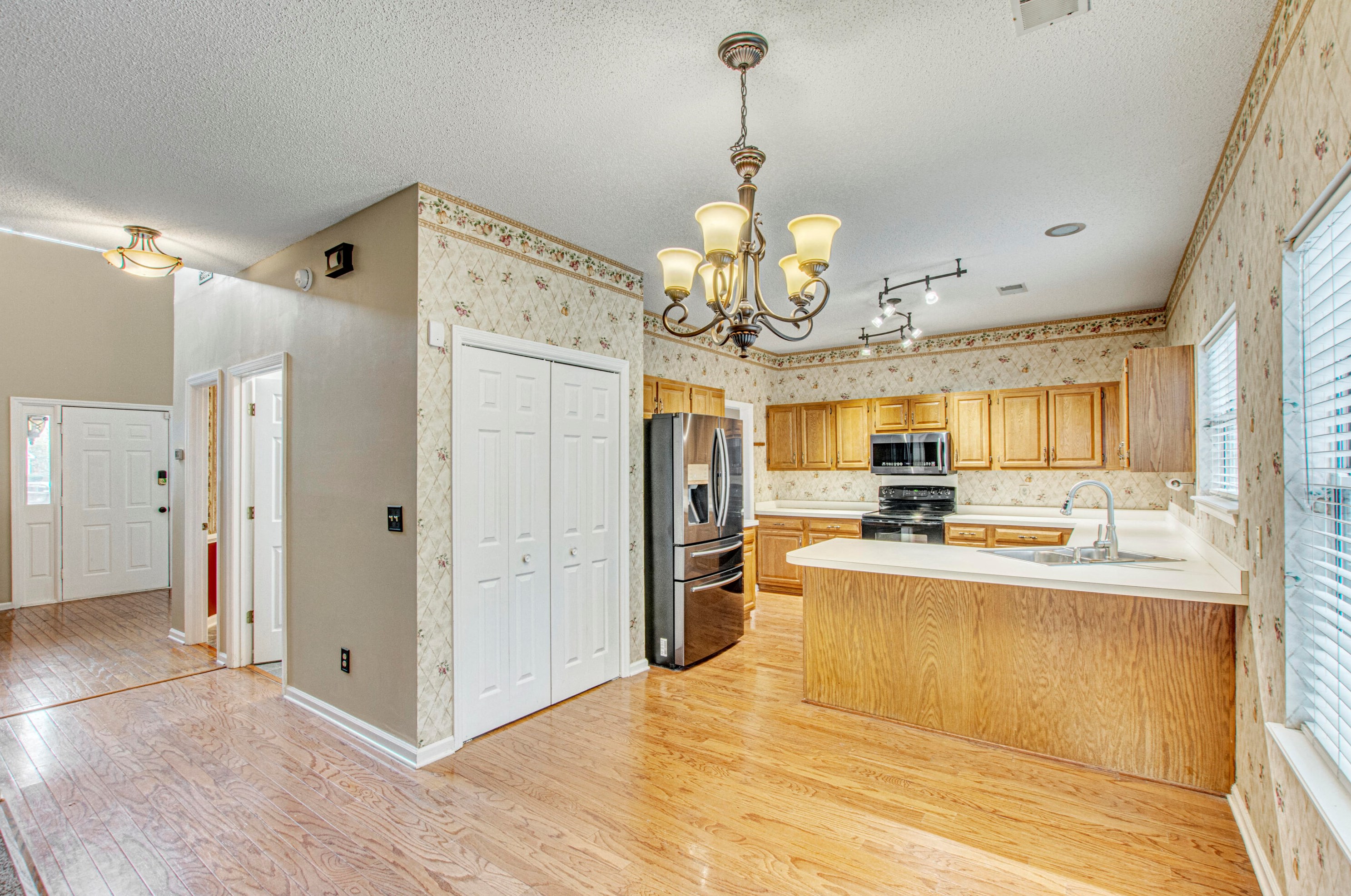 408 Thomaston Ave, Summerville, SC 29485