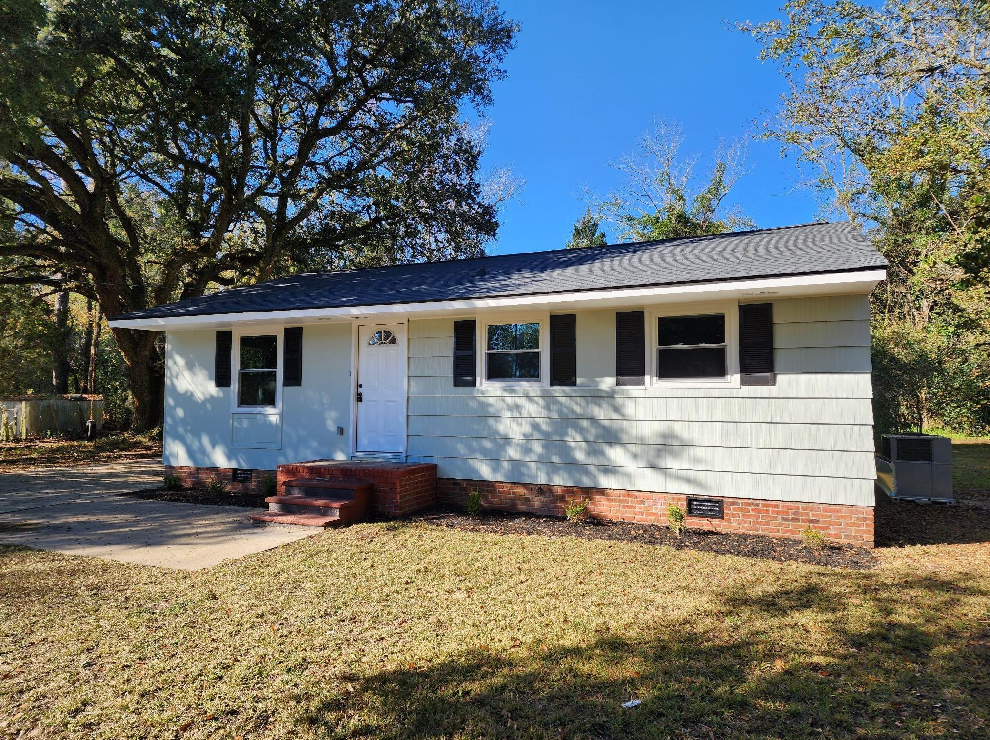 2430 Falcon Rd, Charleston, SC 29406-4724