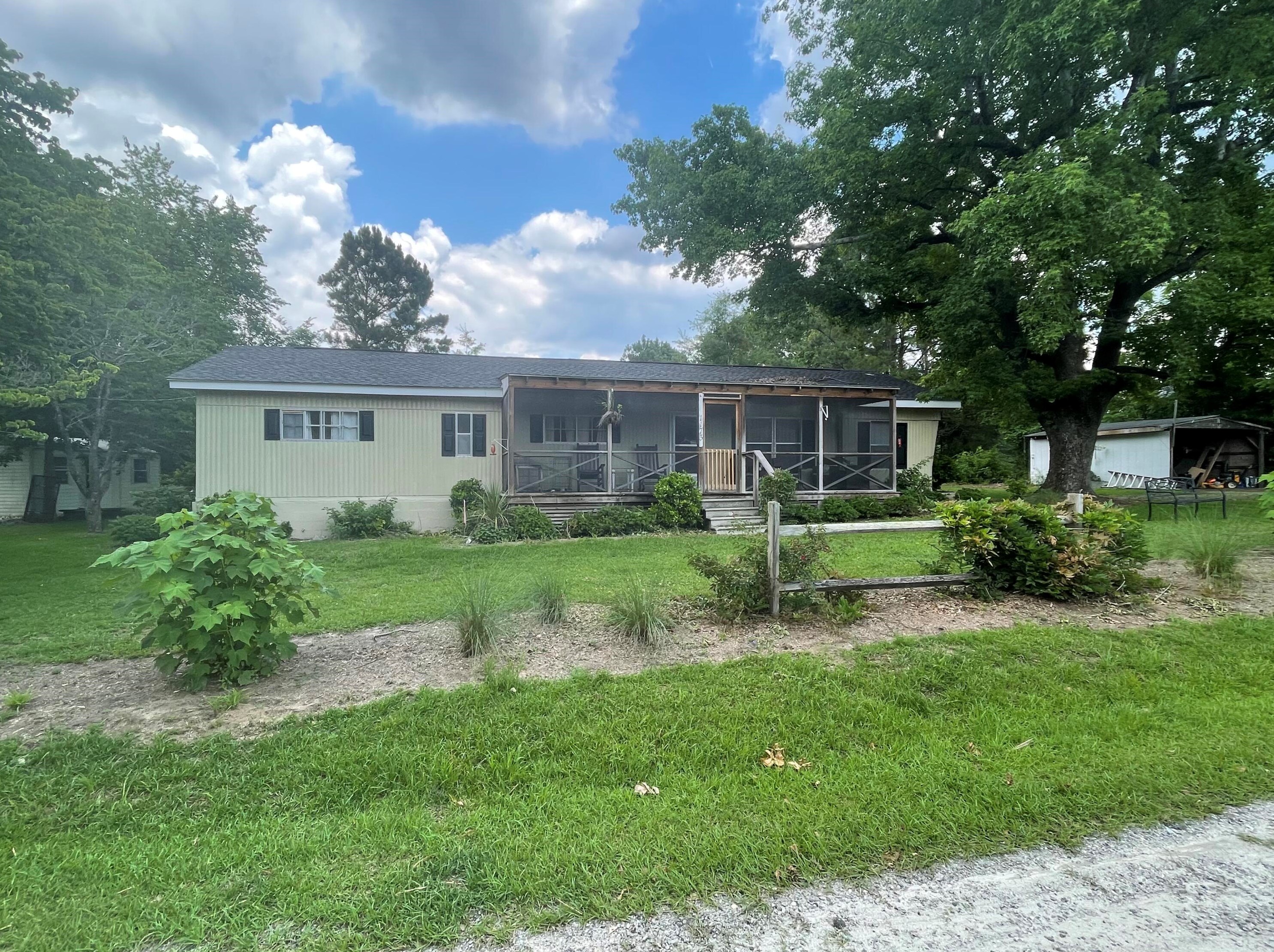 1173 James Loop Rd, Foreston, SC 29102