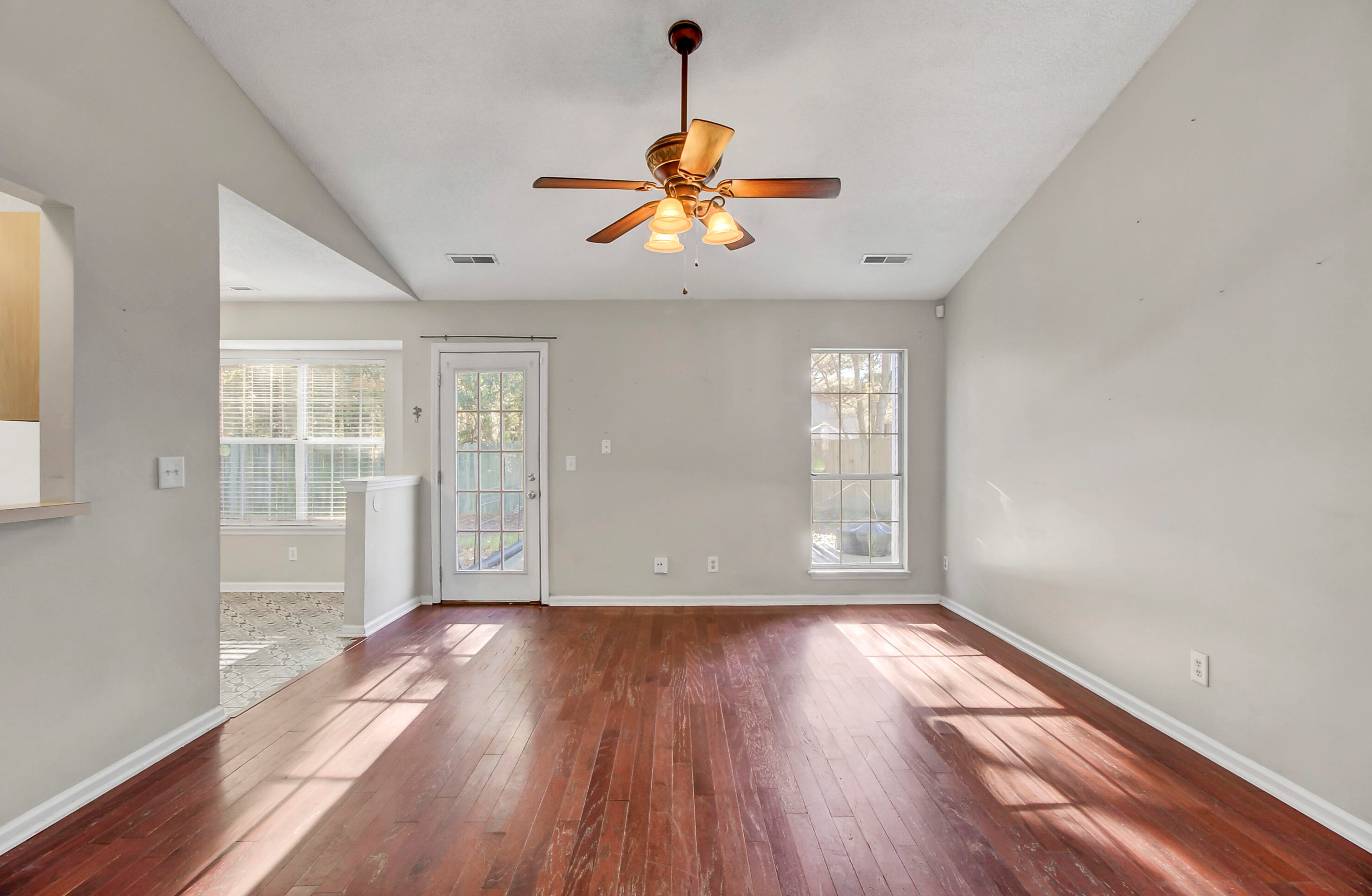 408 Courtland Dr, Summerville SC  29483-1710 exterior