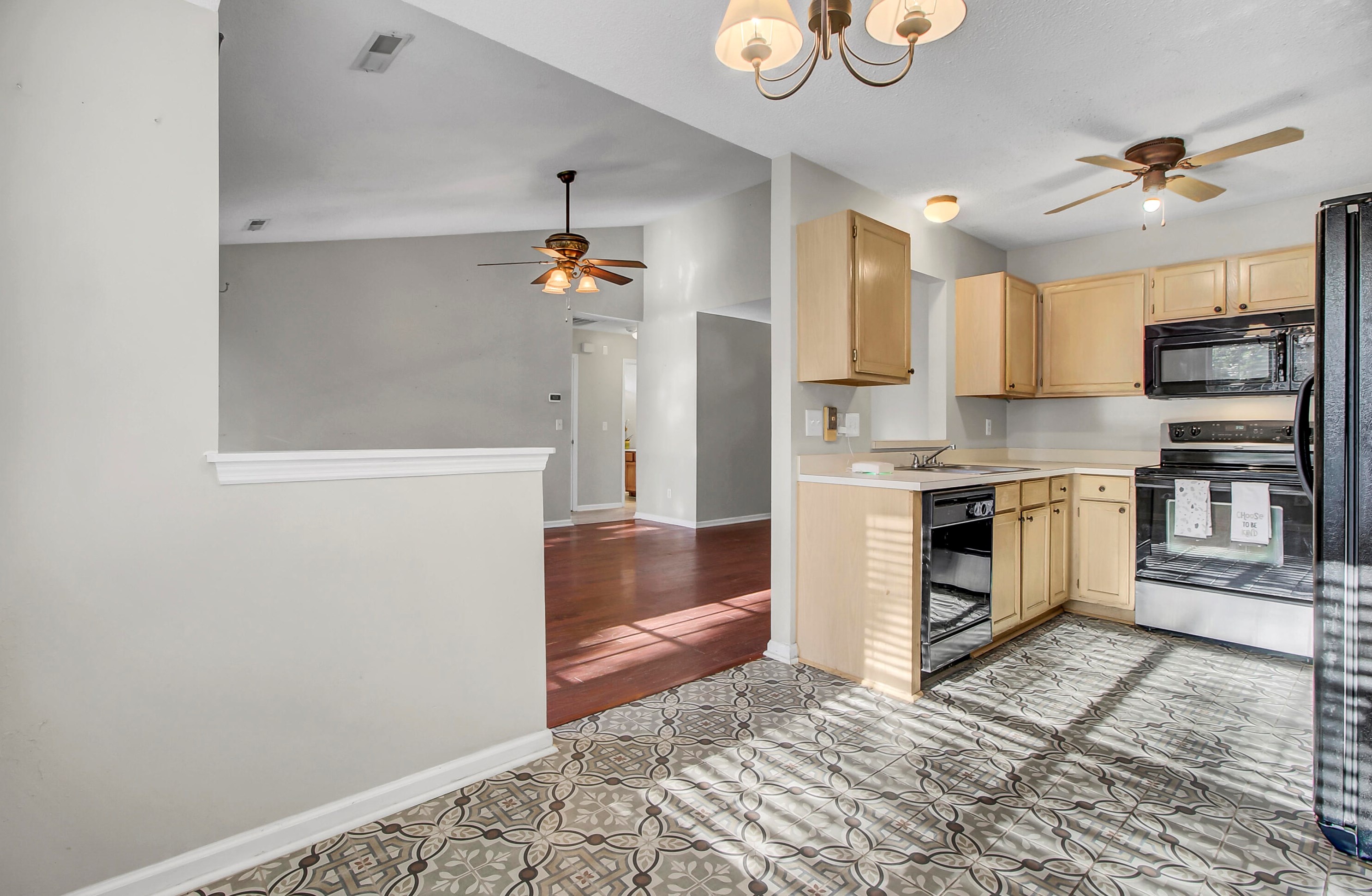 408 Courtland Dr, Summerville SC  29483-1710 exterior