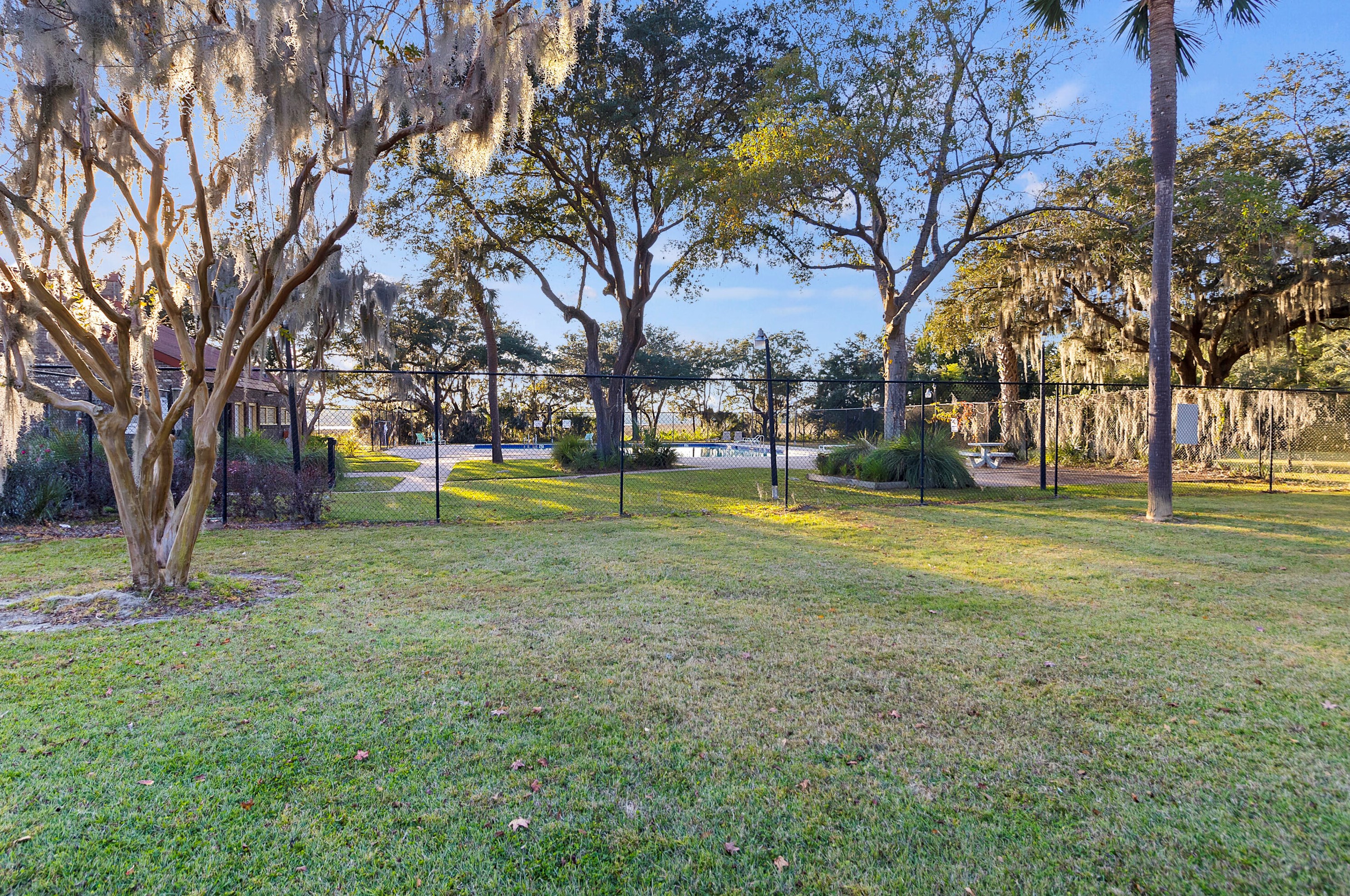 4613 Palm View Cir, Charleston SC  29418-5024 exterior