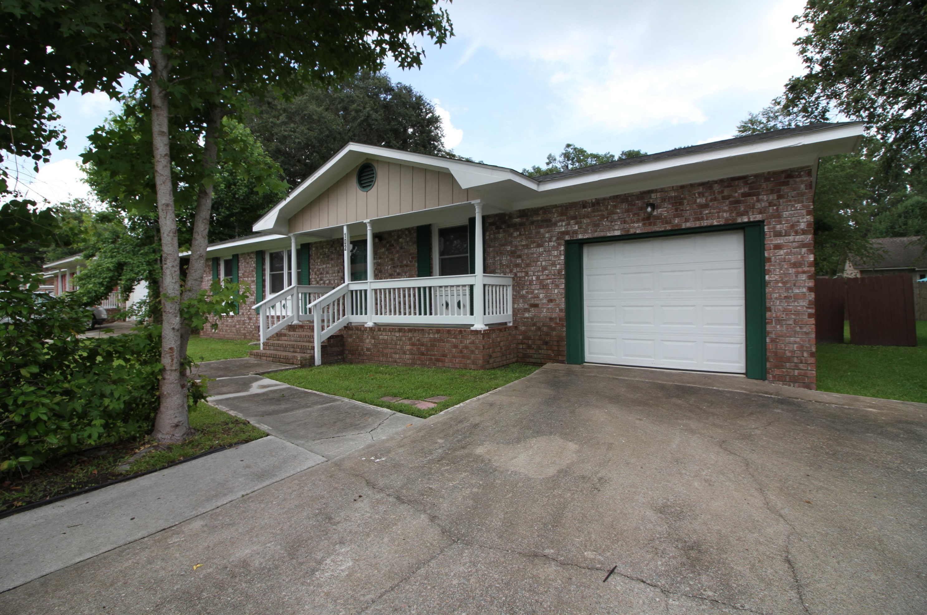 102 Hickory Ln, Ladson, SC 29456