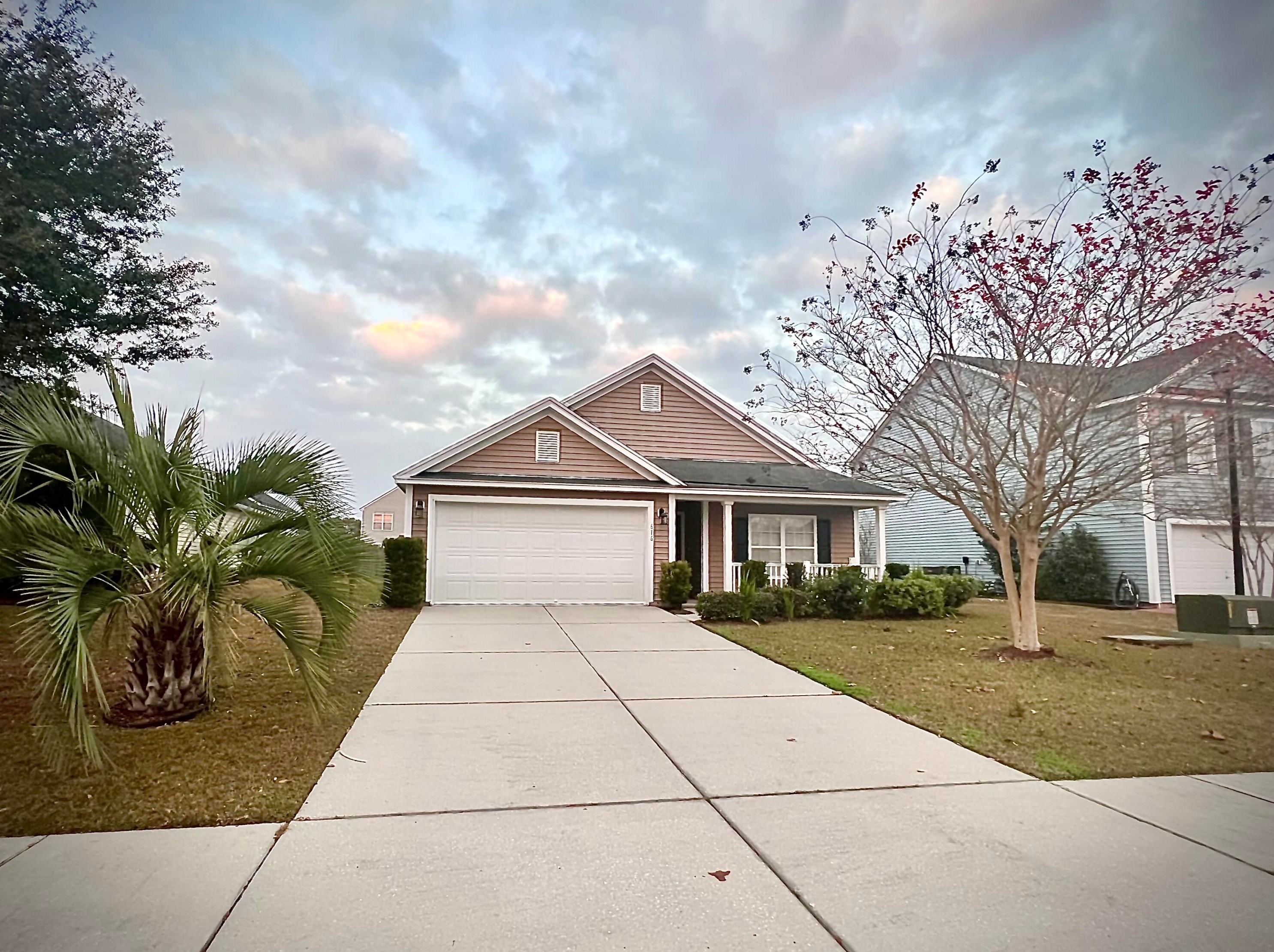616 Silver Moss Dr, Moncks Corner, SC 29461-7468