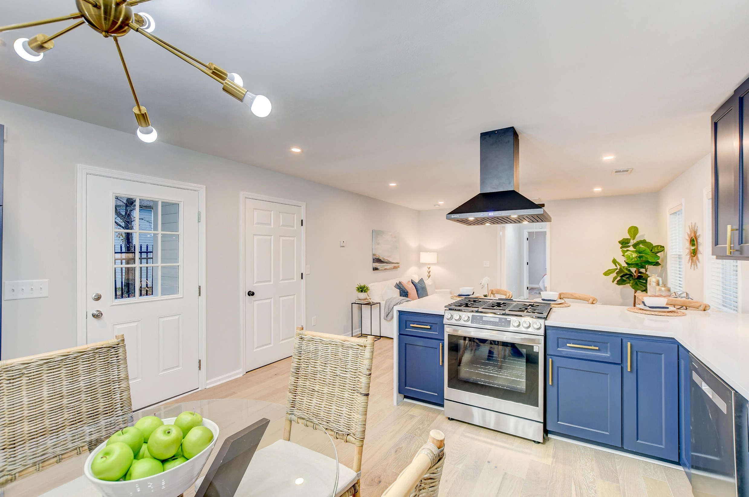 1 H St, Charleston SC  29403-4751 exterior