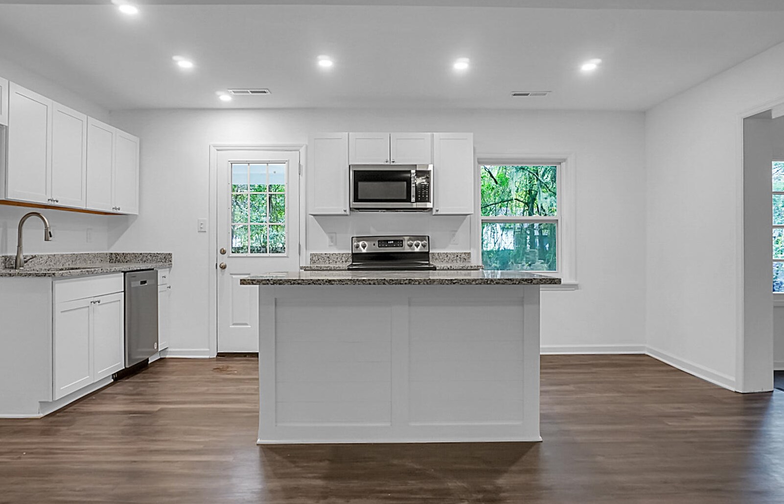 668 Oak Forest Dr, Charleston SC  29407-7039 exterior