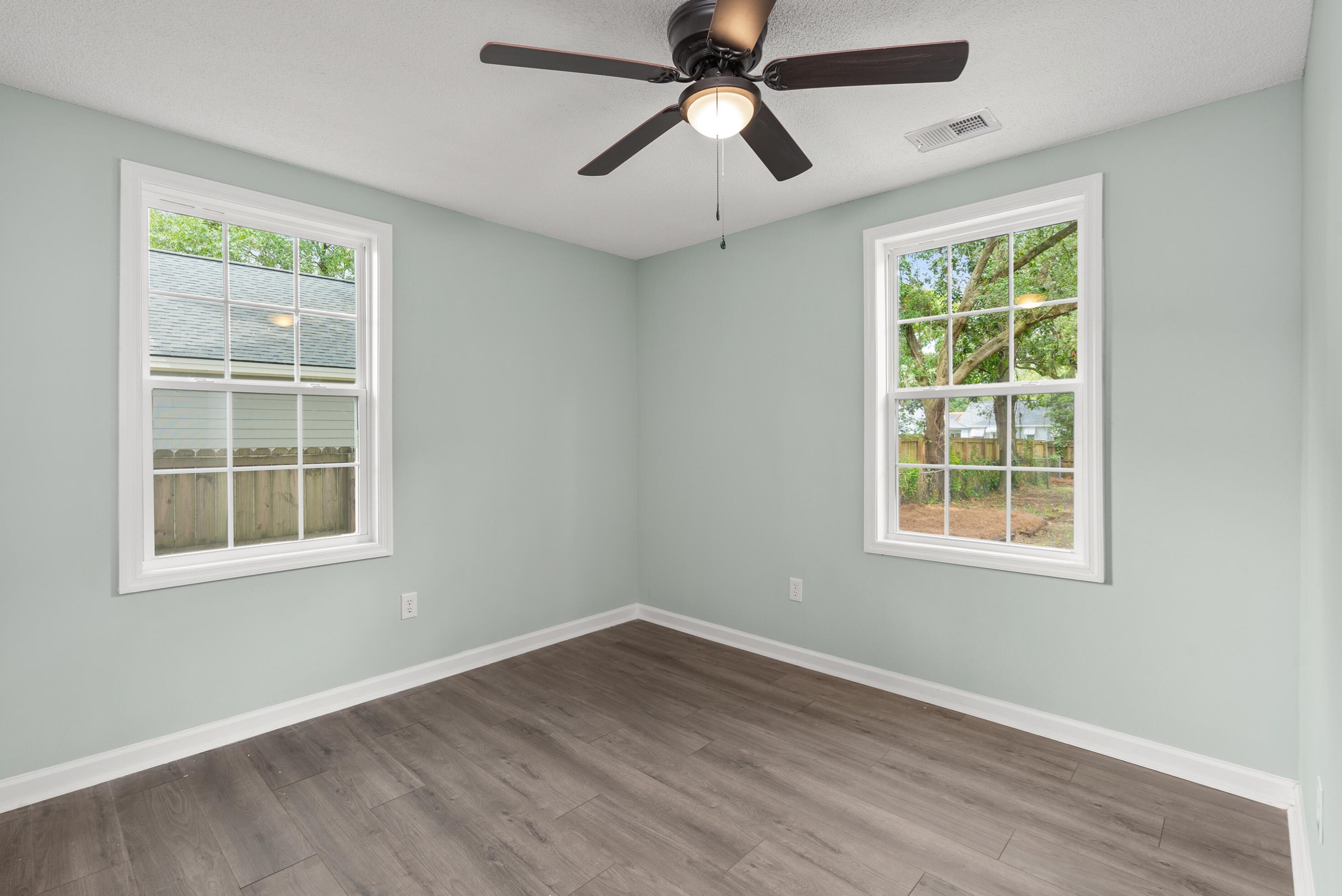 4606 Holmes Ave, Charleston SC  29405-4607 exterior